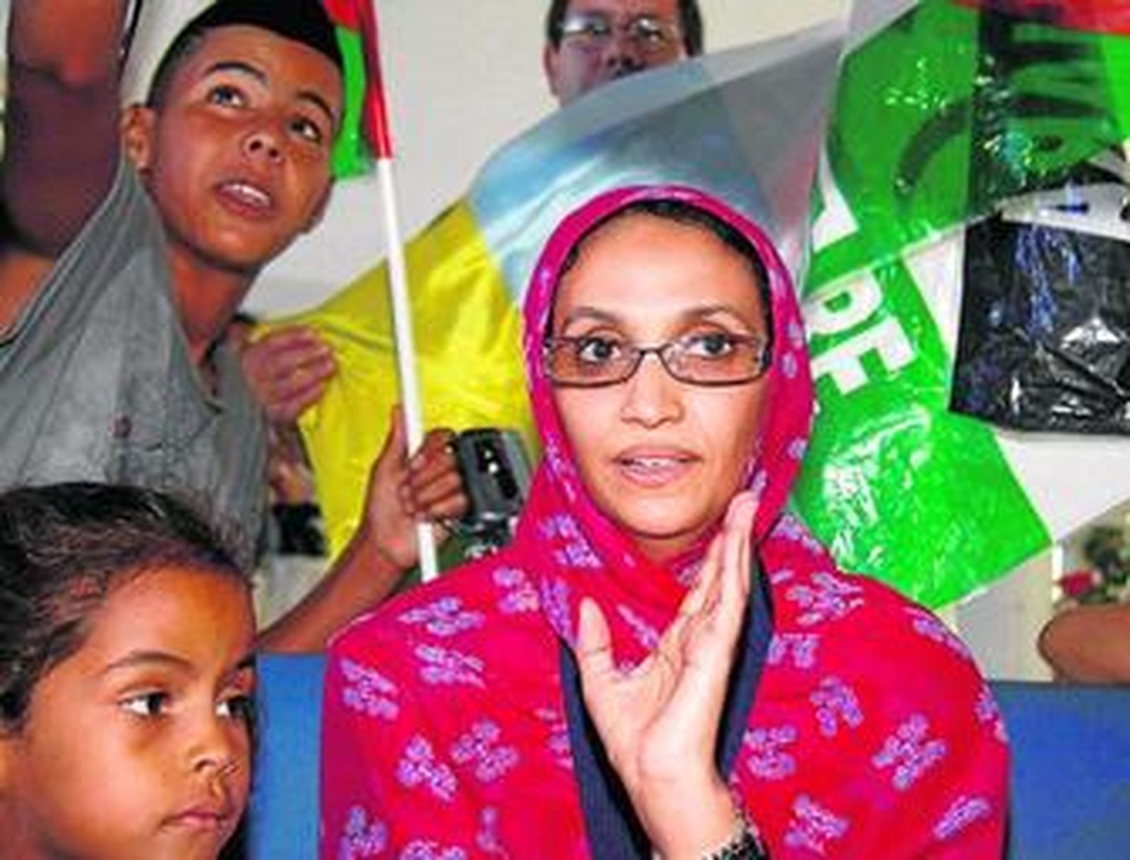 Aminatu Haidar, ayer en el aeropuerto de Lanzarote.