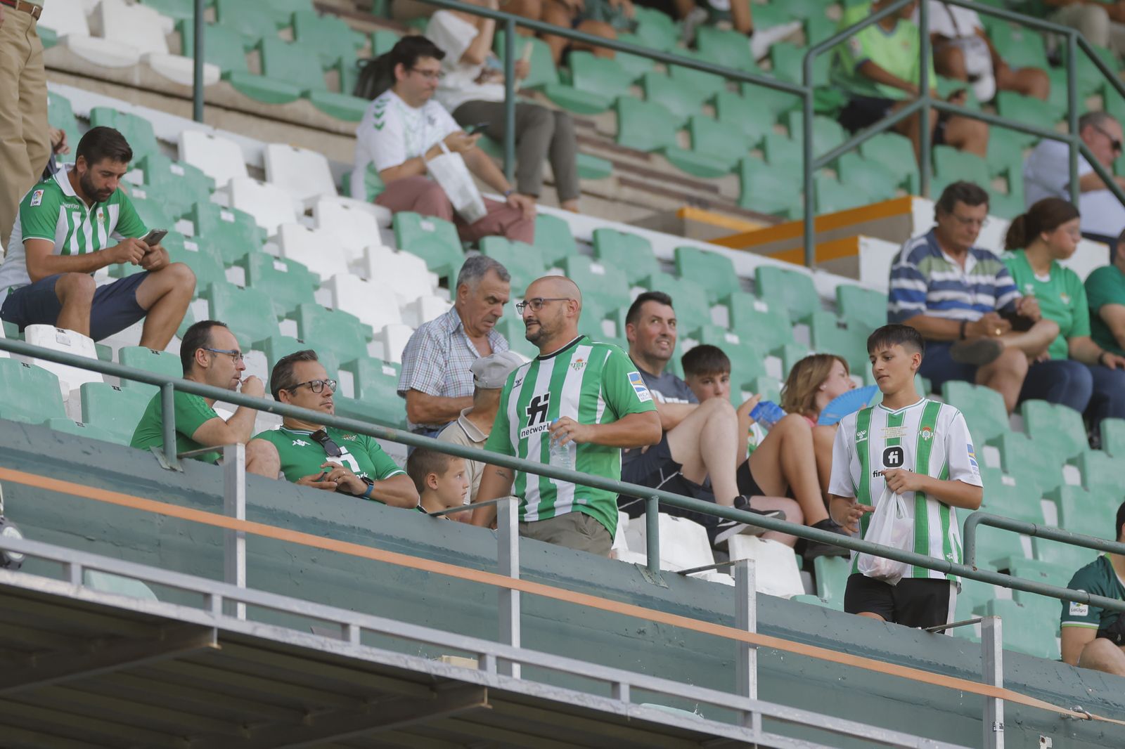 Búscate en las fotos del Betis-Atlético de Madrid