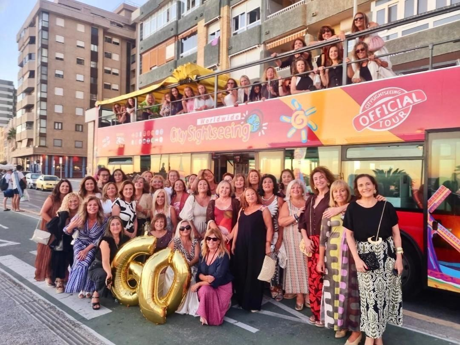 Merche Azagra, Ángeles Barceló, Pilar Bohórquez, Yayo Calandria, Turi Camacho, Chari Castillo, Isa Cid, Carmen Cifredo, Mercedes Colombo, Nuria Cortina, Mariví Cuesta, Isa Cumbrera, Chari del Campo, Hortensia Durán, Sole Díaz, Luisa Ferreriro, Rosa Forja, Pepi Freire, Eloisa García, Lupe García, Teresa García, Isa Gil, Carmina Gómez, Fuensanta González, Mila Guillén, Rosa Jaén, Lola Larrán, Begoña López, Inmaculada Mercado, Mavi y Mayka Moldes, María del Mar Montero, Pilar Moreno, María José Morera, Ángela Nieves, Isabel Ortíz, María del Carmen Pacheco, María Paz Paredes, Ángeles Parodi, Ana Pérez, María José Pérez, Paz Ramos, Carmen Ripoll, María José, Rosa y Teresa Romero, Almudena Rubio, Auxiliadora y Lourdes Sánchez, Mamen y Pilar Sibón, Isa Valencia y María Zambonino.