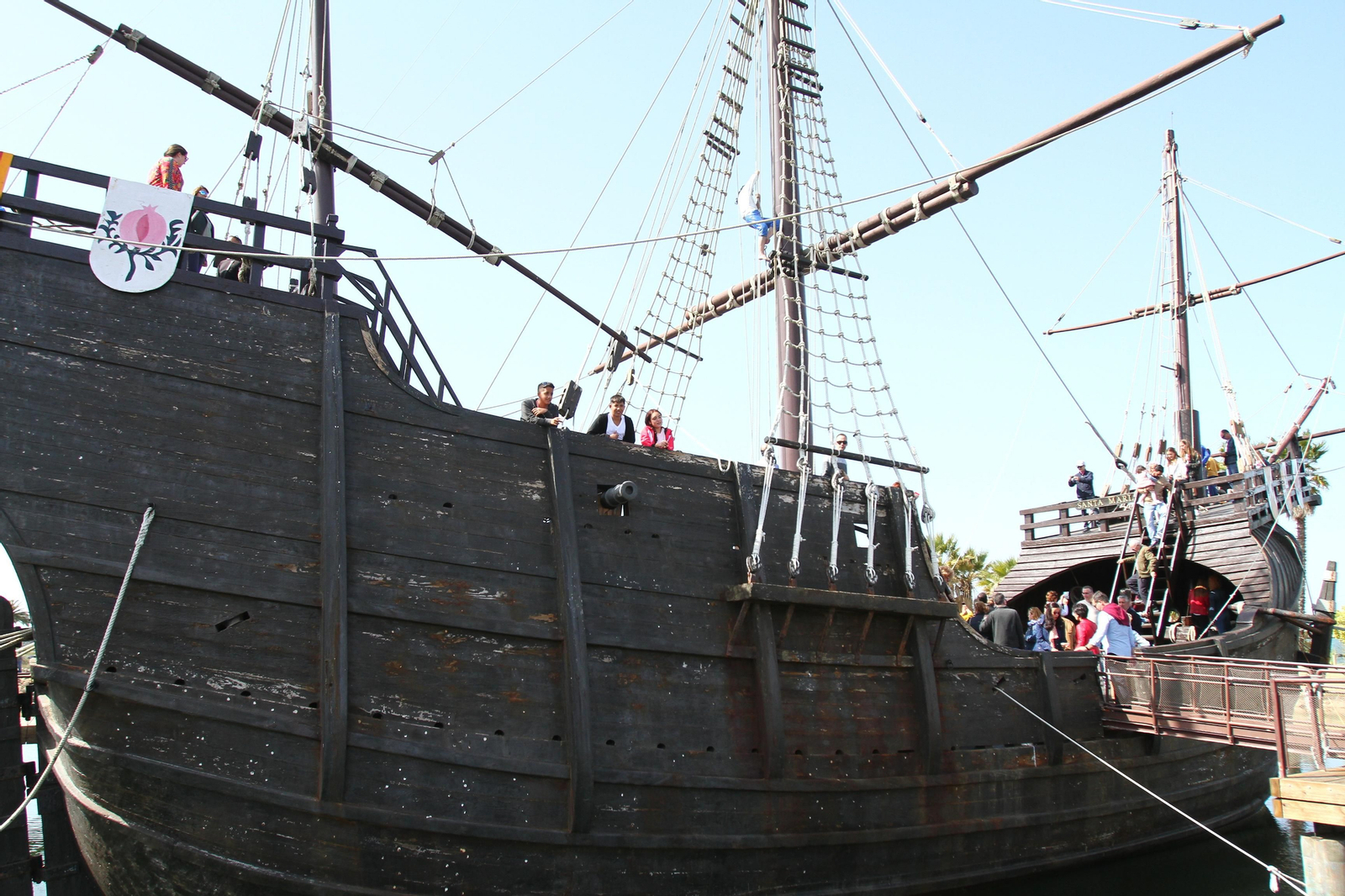 Imágenes del día de puertas abiertas en el muelle de las Carabelas