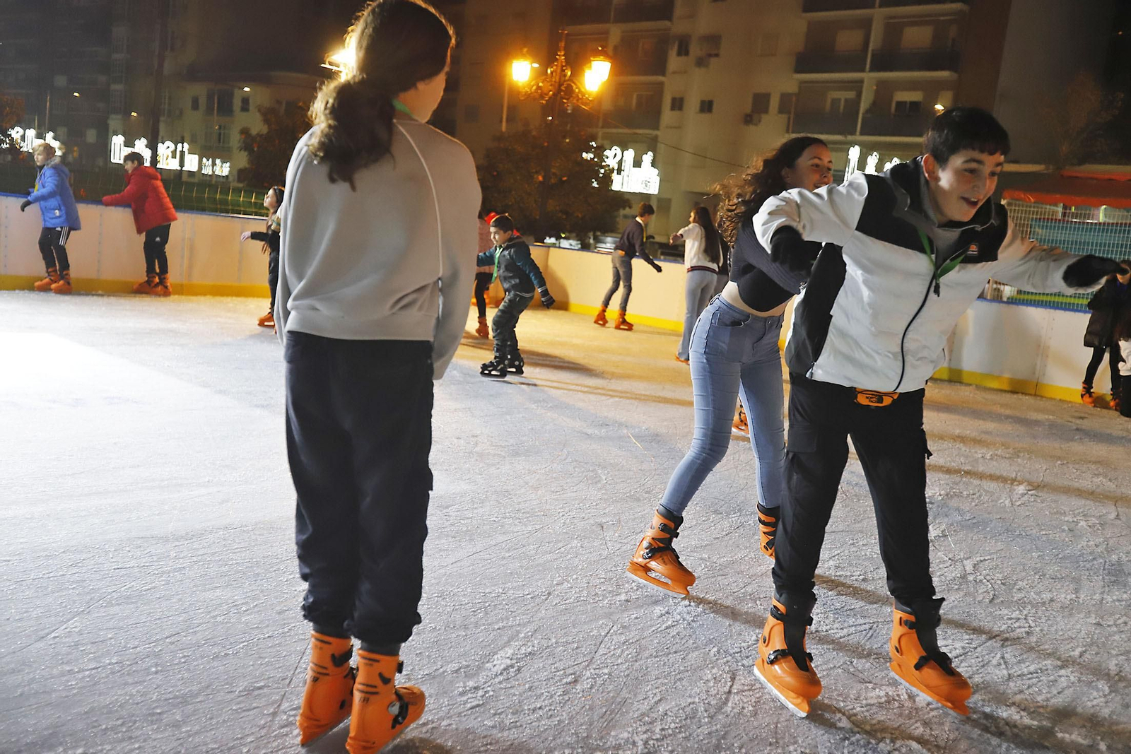 Imágenes de la pista de hielo en Isla Chica por Navidad