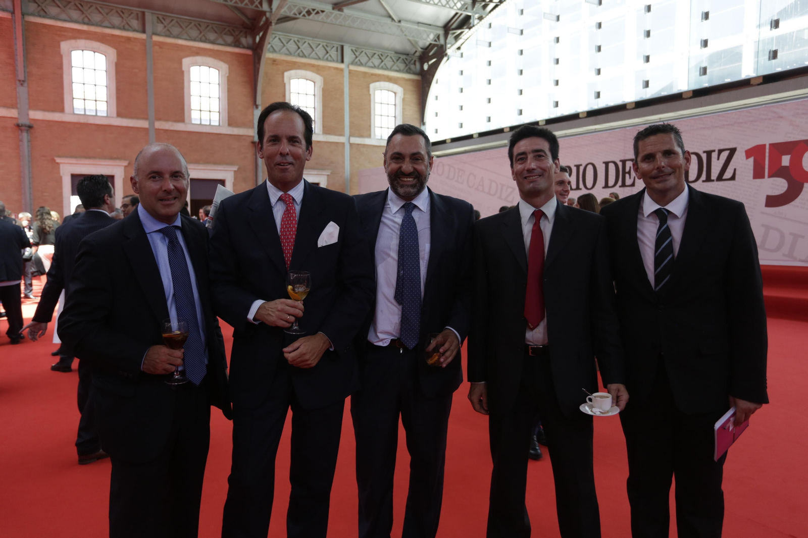 El ejecutivo de González Byass José Argudo, buen amigo del Diario, con cuatro de nuestros periodistas: Pedro Espinosa, Diego Joly, Carlos Díaz y Melchor Mateo.