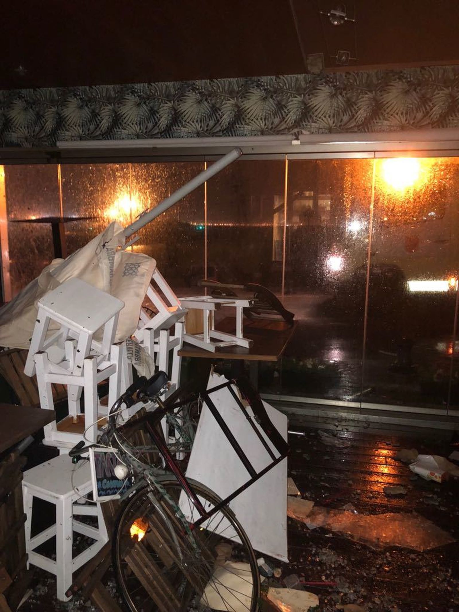 Un tornado causa estragos en Puerto Sherry