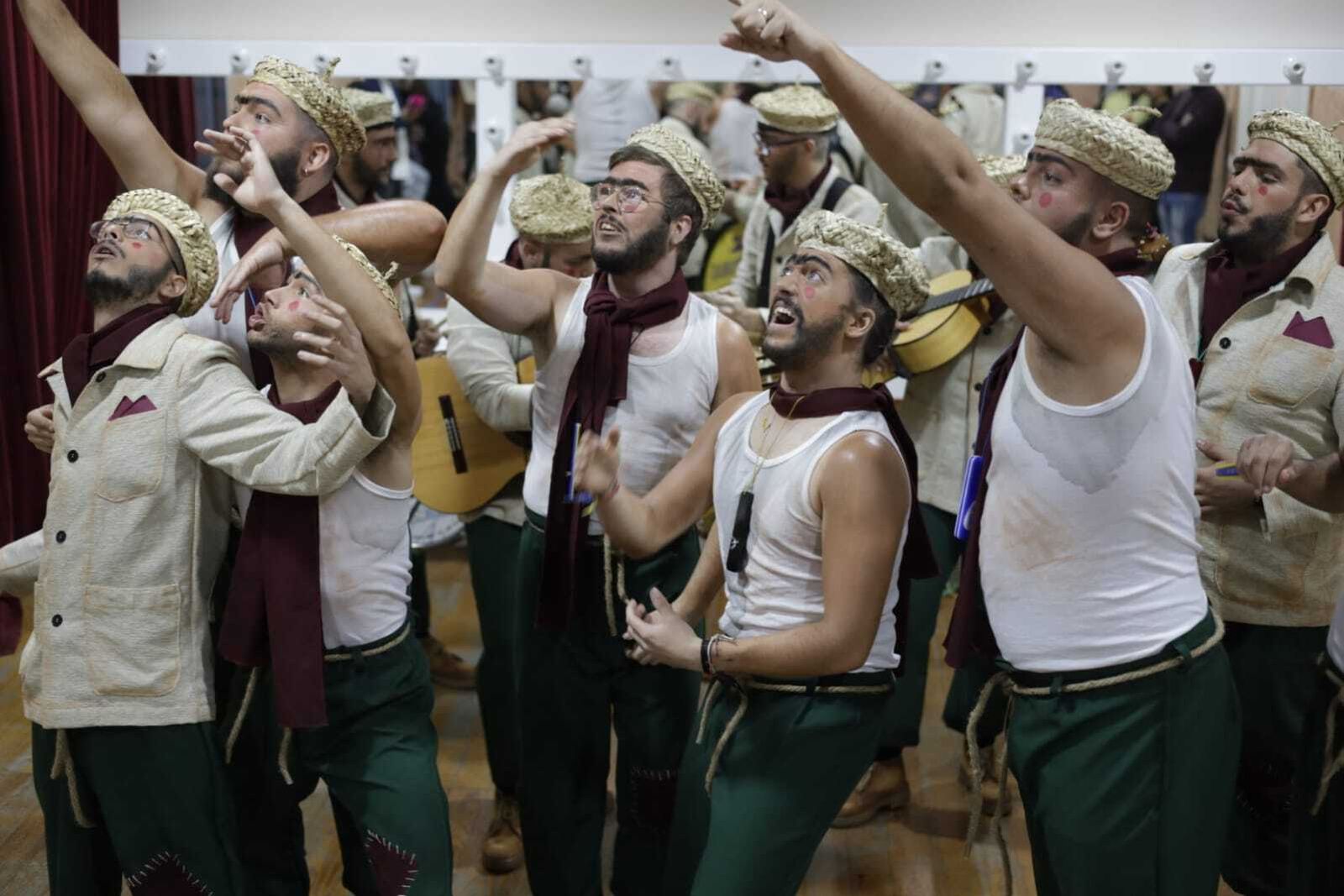 Chirigota 'Çembrando coplâ (la comparça er pueblo)