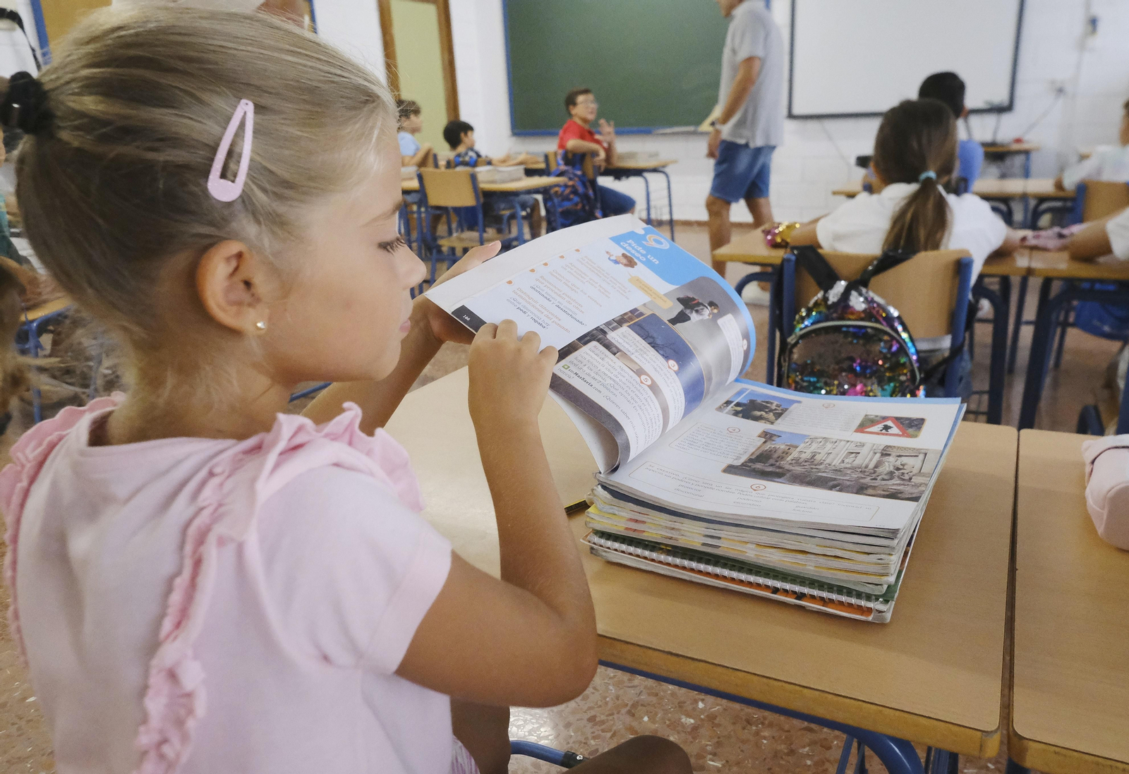 Las imágenes de la vuelta al cole en Córdoba: reencuentros, nervios y mucha ilusión