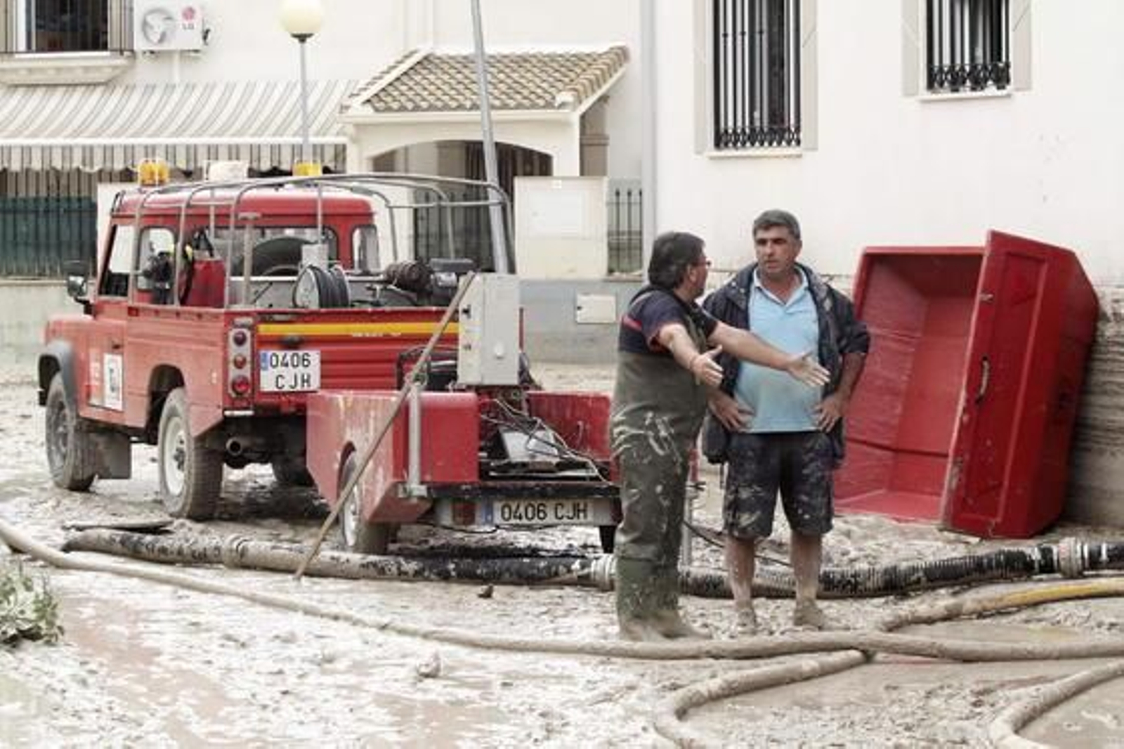Tres fallecidos y numerosos daños materiales por las fuertes lluvias registradas en la provincia

Foto: EFE