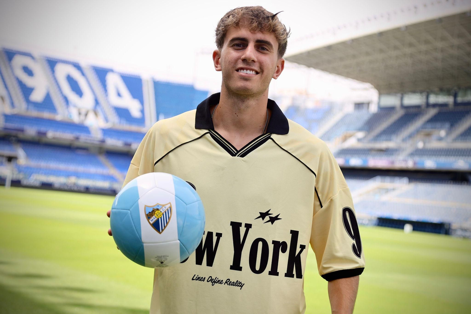 Las fotos de la entrevista a Adrián Niño, jugador del Málaga CF