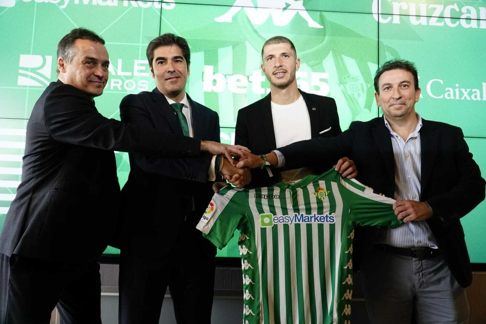 Guido Rodríguez posa entre Haro, López Catalán y Alexis.