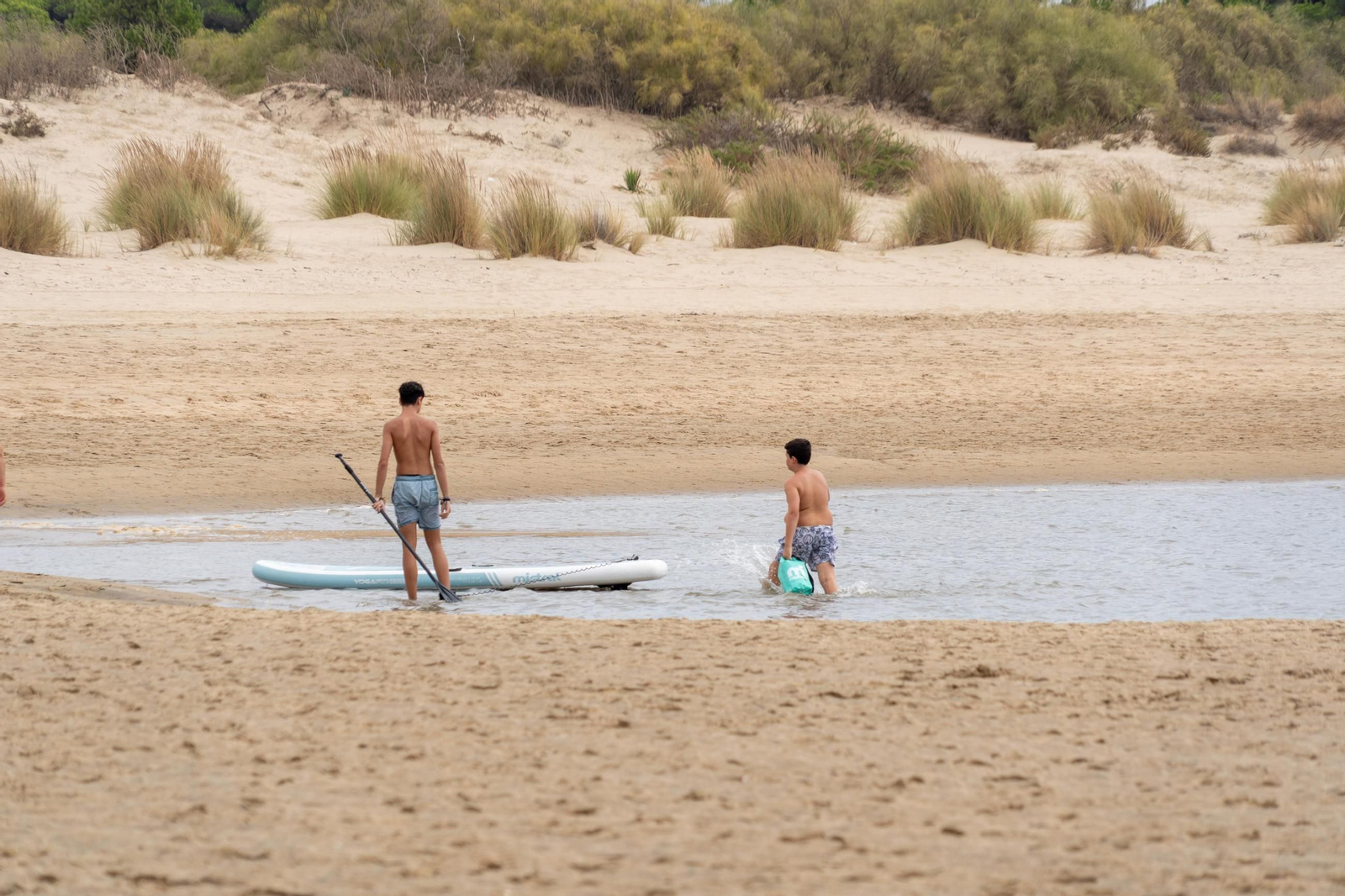 La mañana nublada en las playas de El Portíl