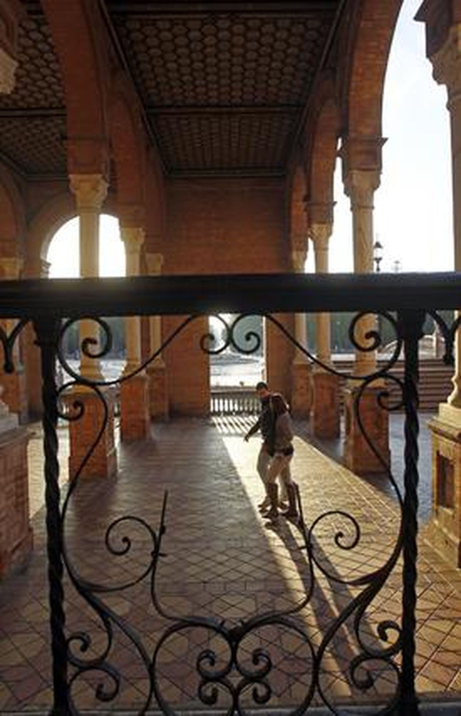 Estado de la Plaza España tras un mes de su inauguración. 

Foto: Antonio Pizarro