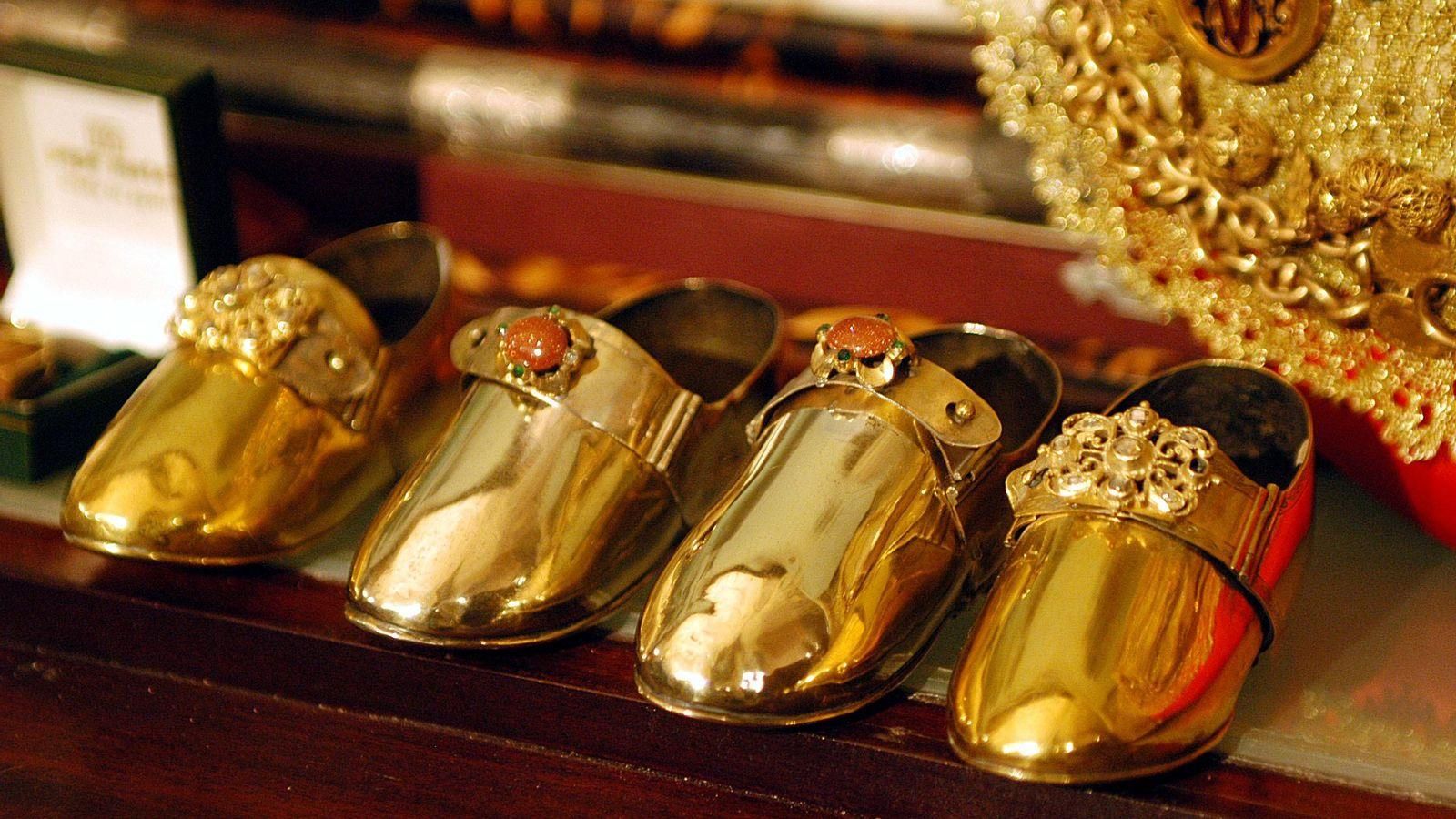 Zapatos de oro del Niño Jesús.