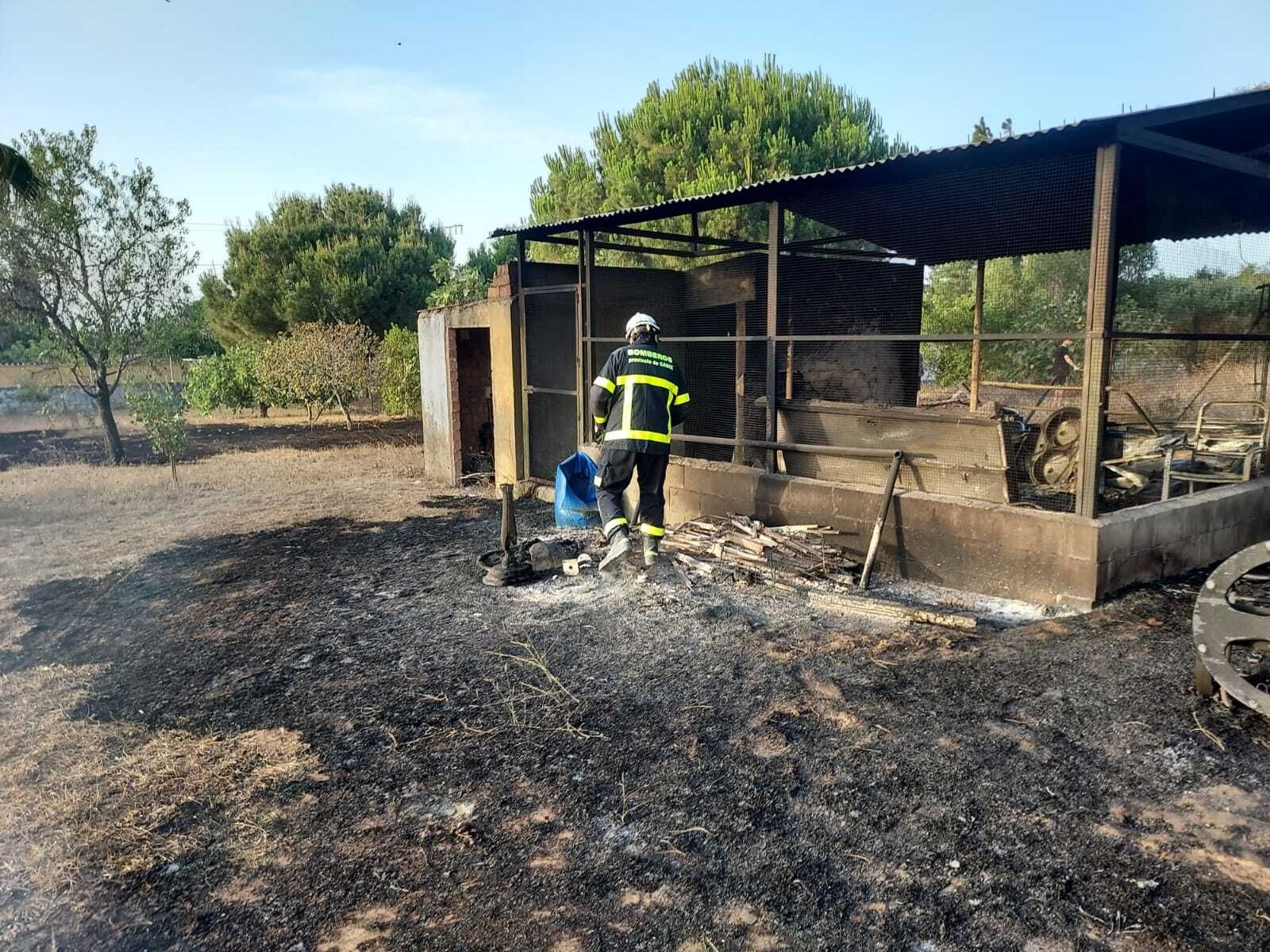El incendio en Puerto Real que ha afectado a varias viviendas