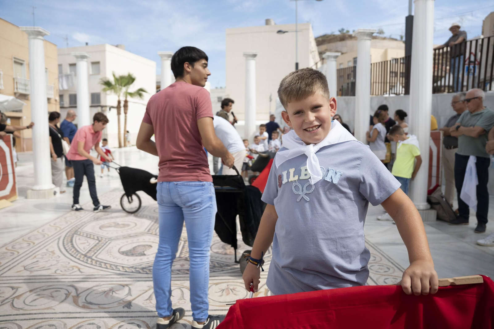 Las imágenes del taller de toros para niños y toro mecánico en Macael