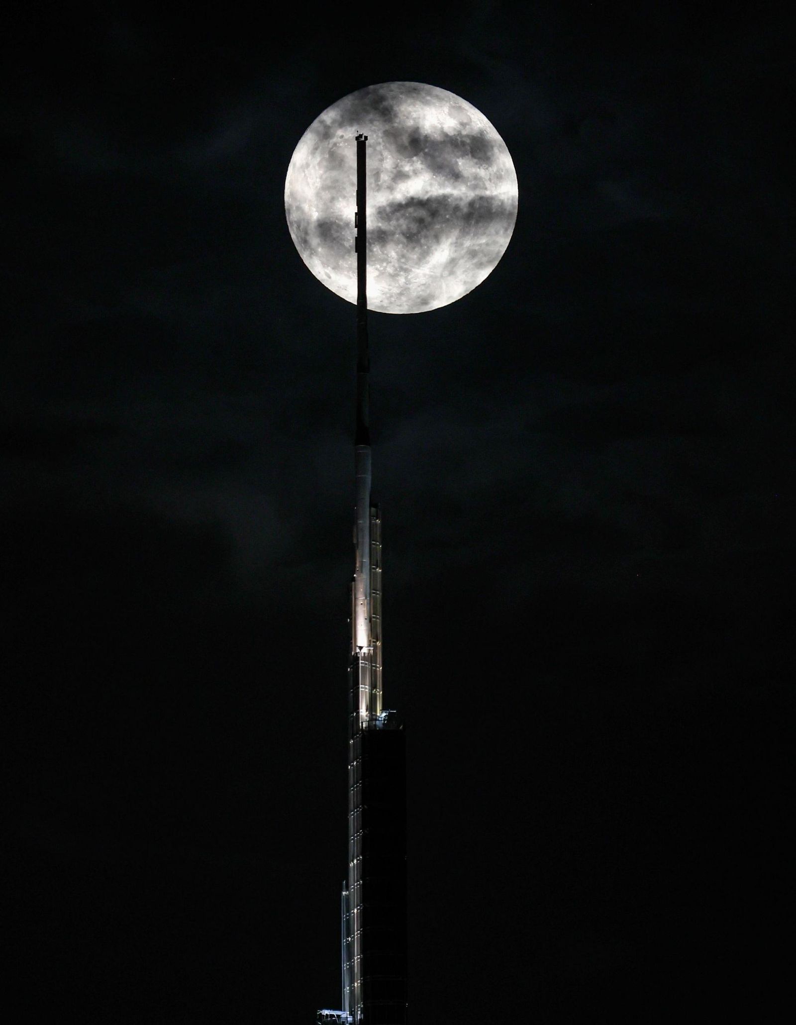 La Superluna azul captada en diferentes partes del planeta: un disfrute visual de la Luna del Esturión