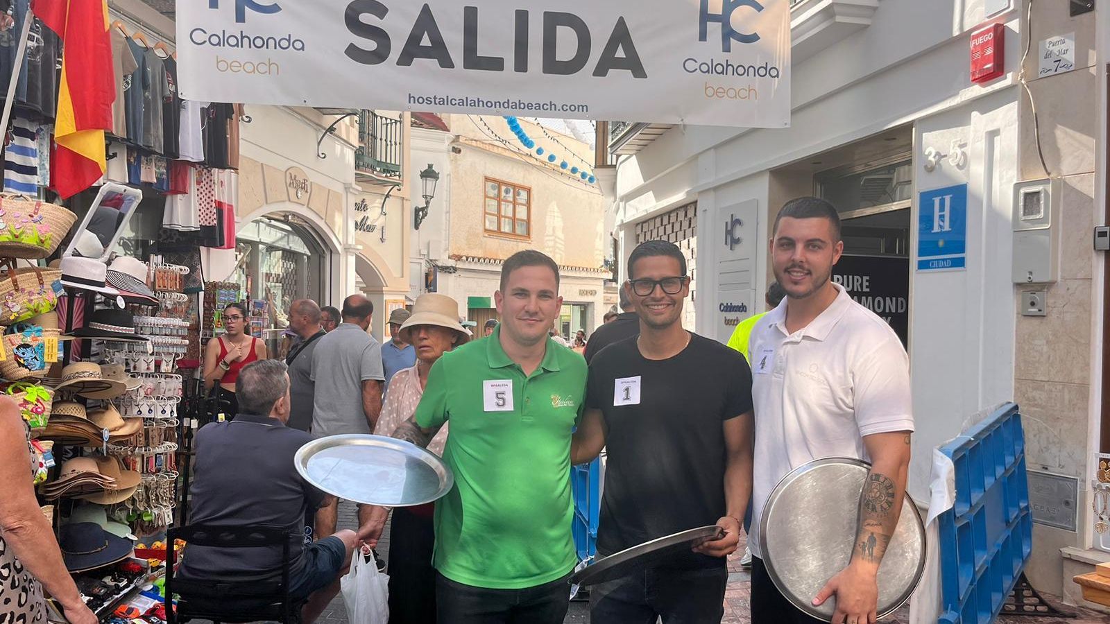Tres de los participantes de la I Carrera de Camareros en Nerja Tres de los participantes de la I Carrera de Camareros en Nerja