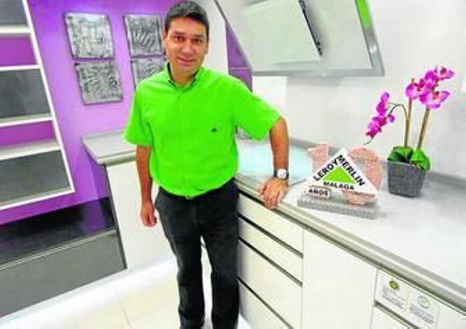 César Tornamira en el acto de ayer en Leroy Merlin.