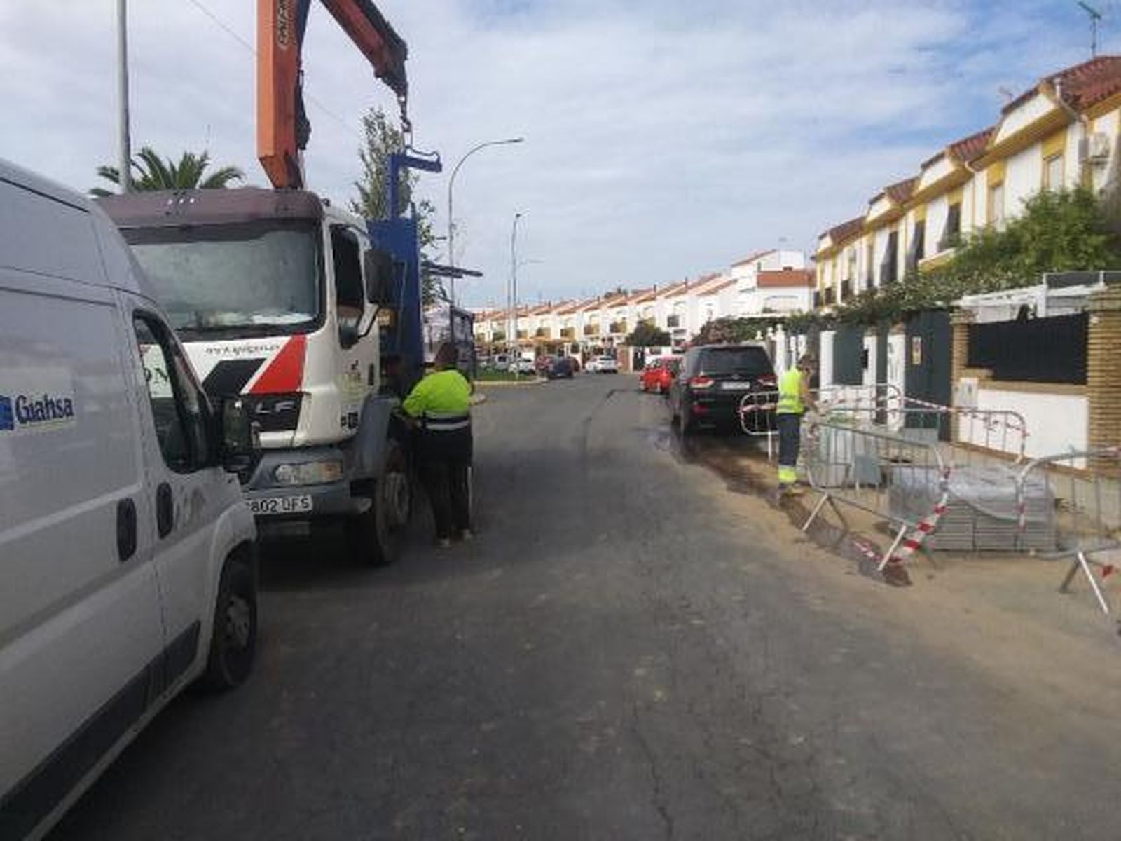 Operarios trabajando en la urbanización Aljapark
