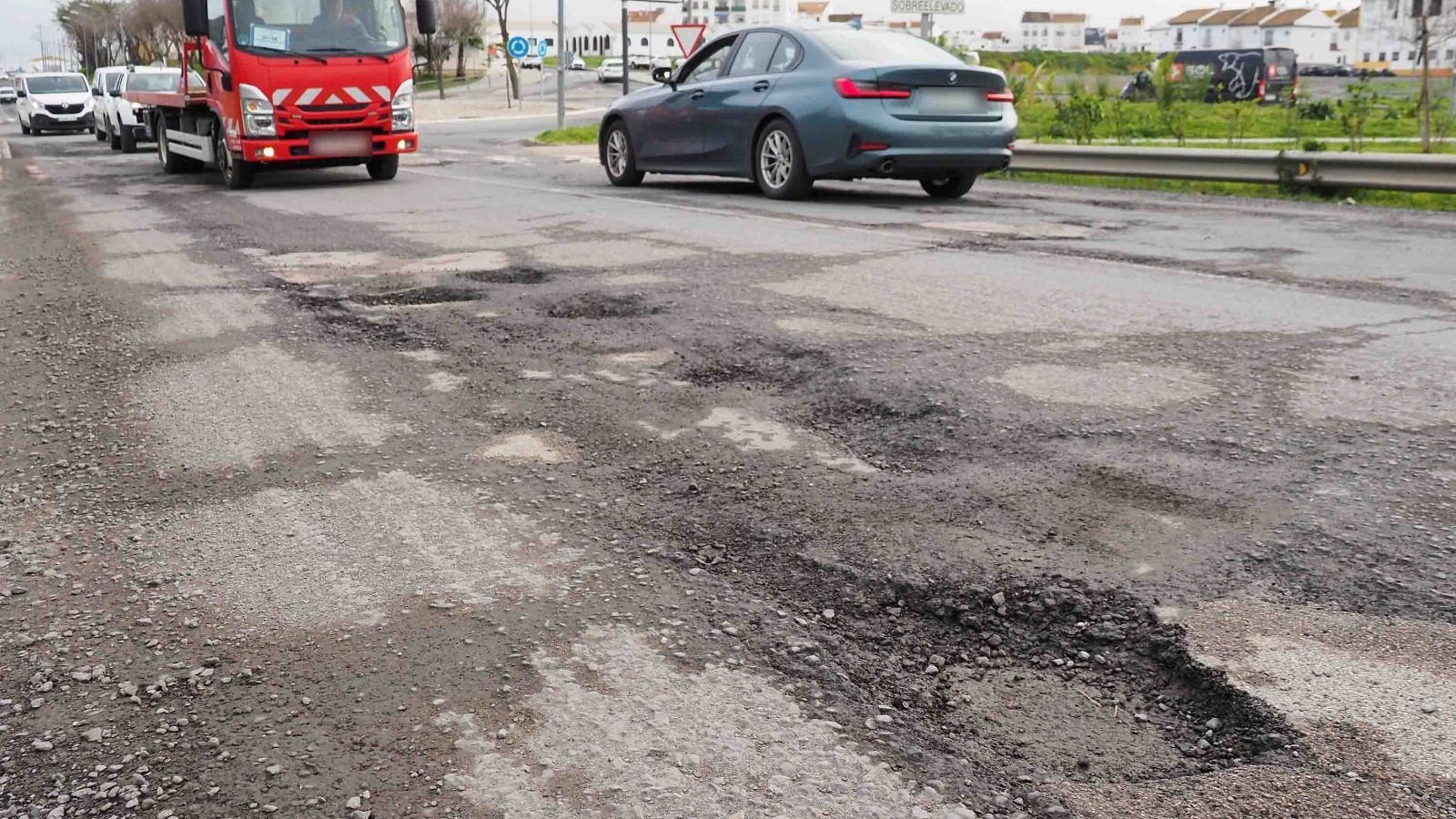 Baches en la carretera de la costa de Huelva.