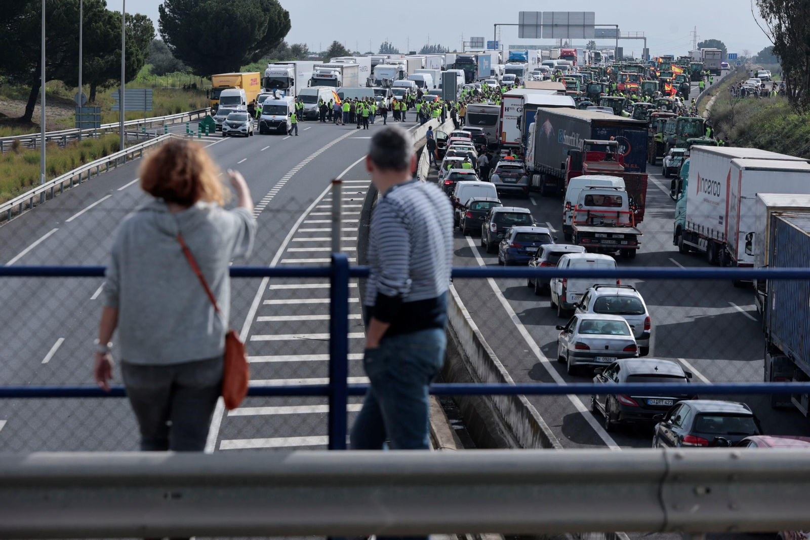 Acumulación de vehículos en las recientes protestas del campo en Sevilla