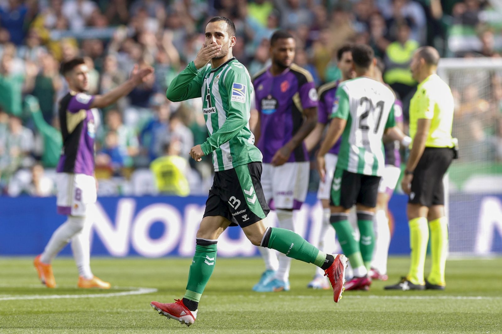 Juami celebra su último gol ante el Valladolid.