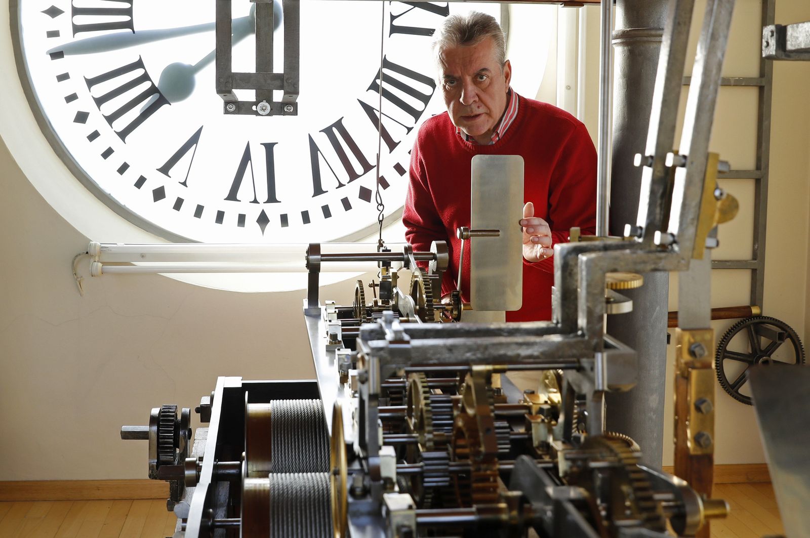 El reloj de la Puerta del Sol,  listo para recibir 2017