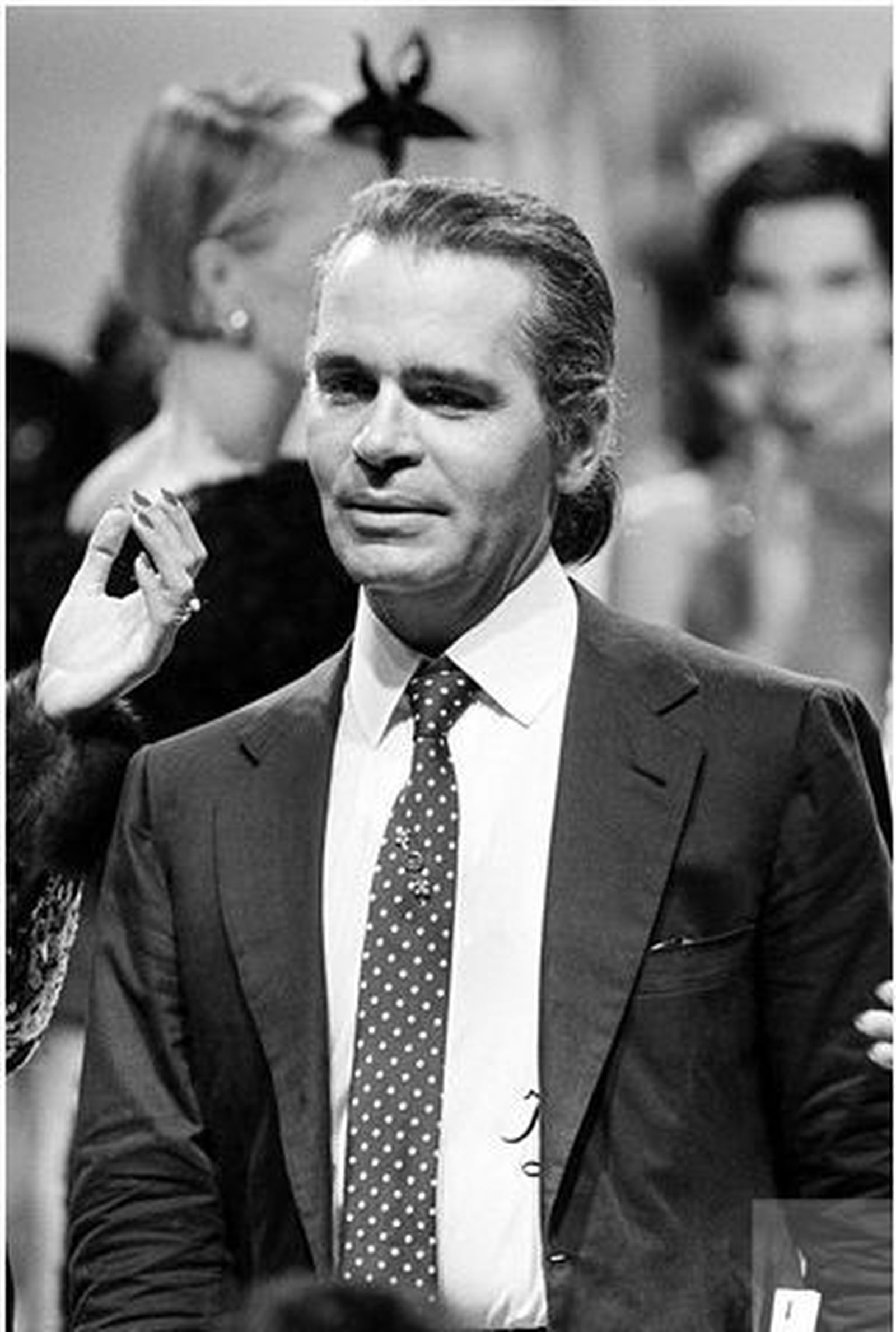 Lagerfeld, sin sus características gafas, en los 70.