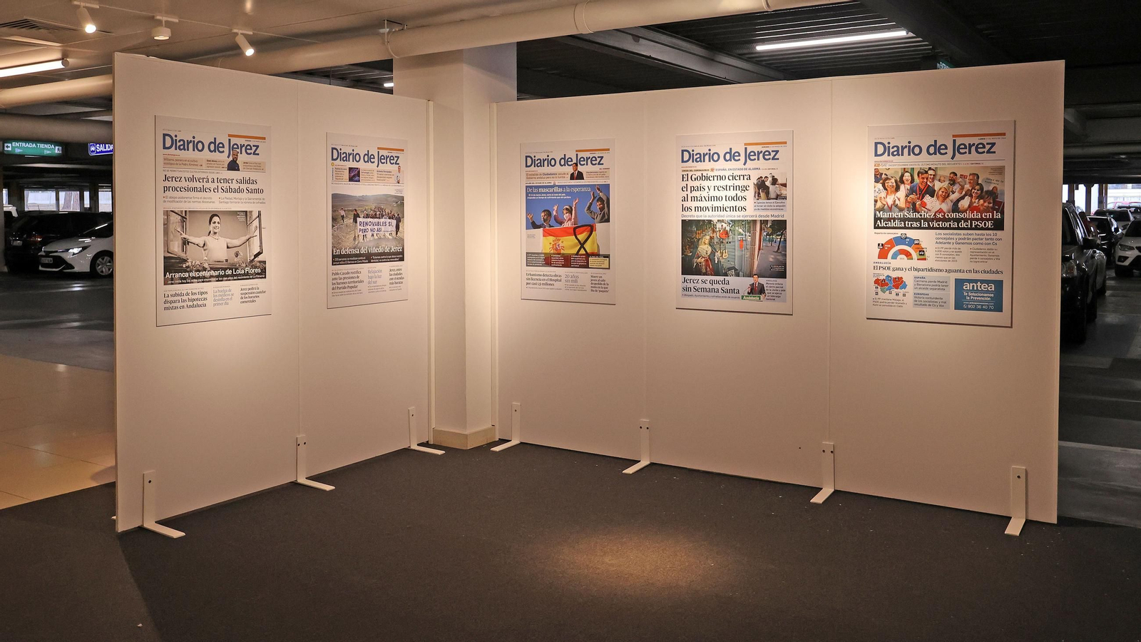 Imágenes de la exposición de portadas del Diario de Jerez en El Corte Inglés por los 40 años