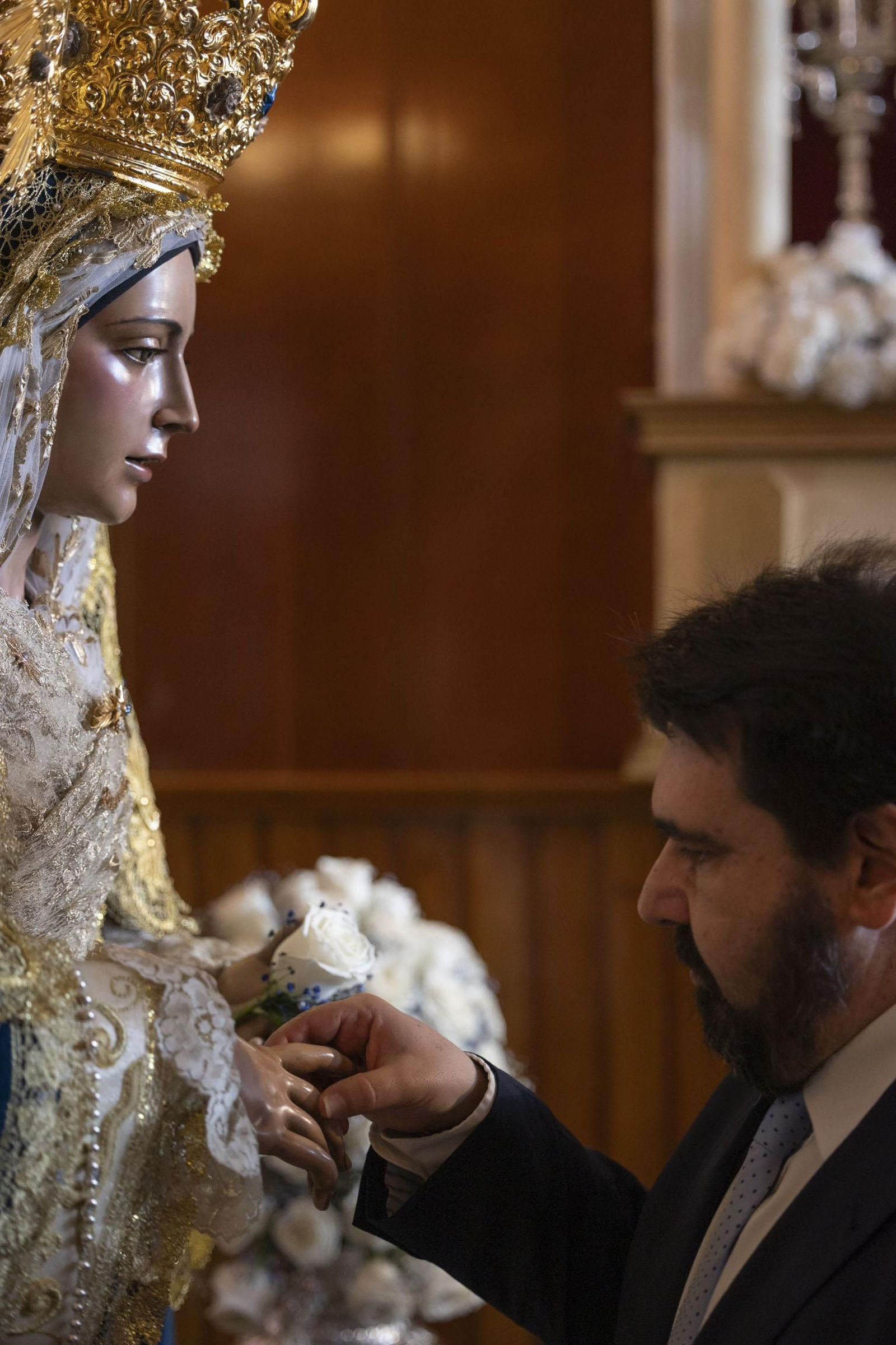 Imágenes del pregón de Semana Santa y besamanos en San Fernando el Domingo de Pasión