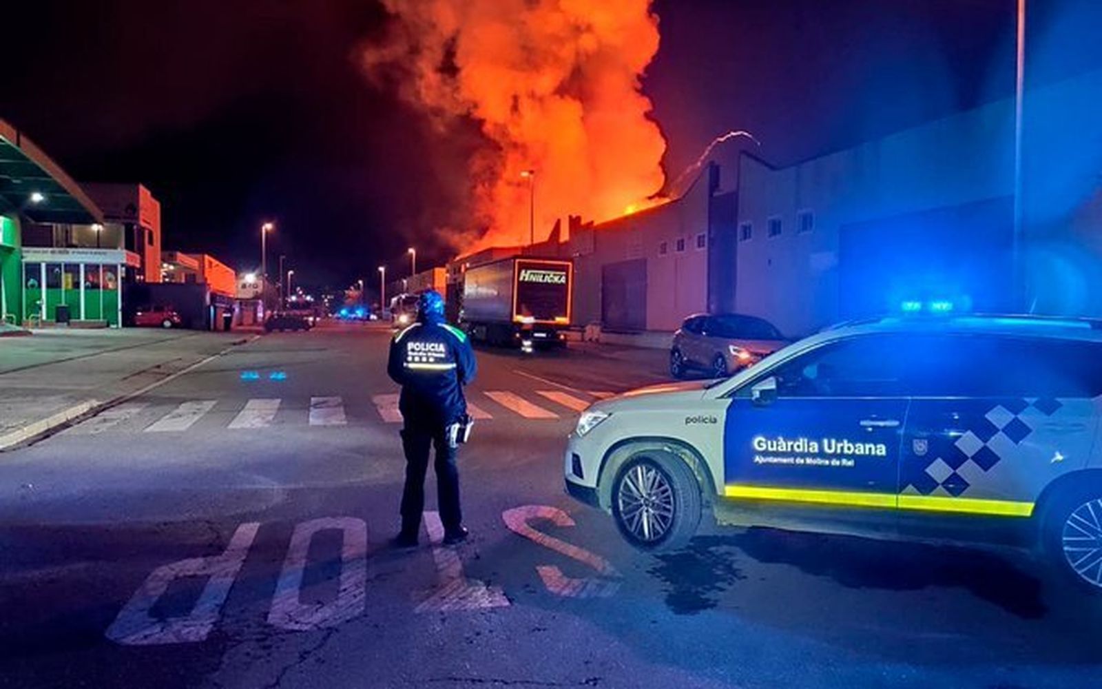 La fábrica en llamas