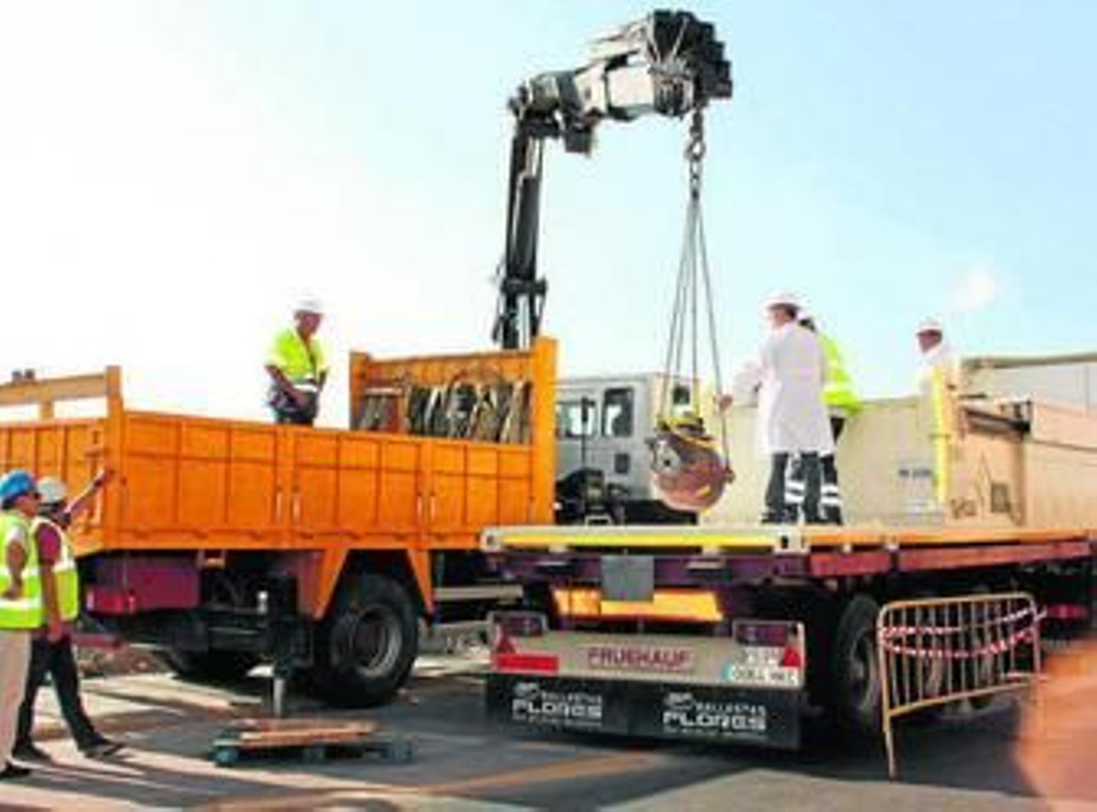 La bomba de cobalto es transportada hasta Córdoba en un camión.