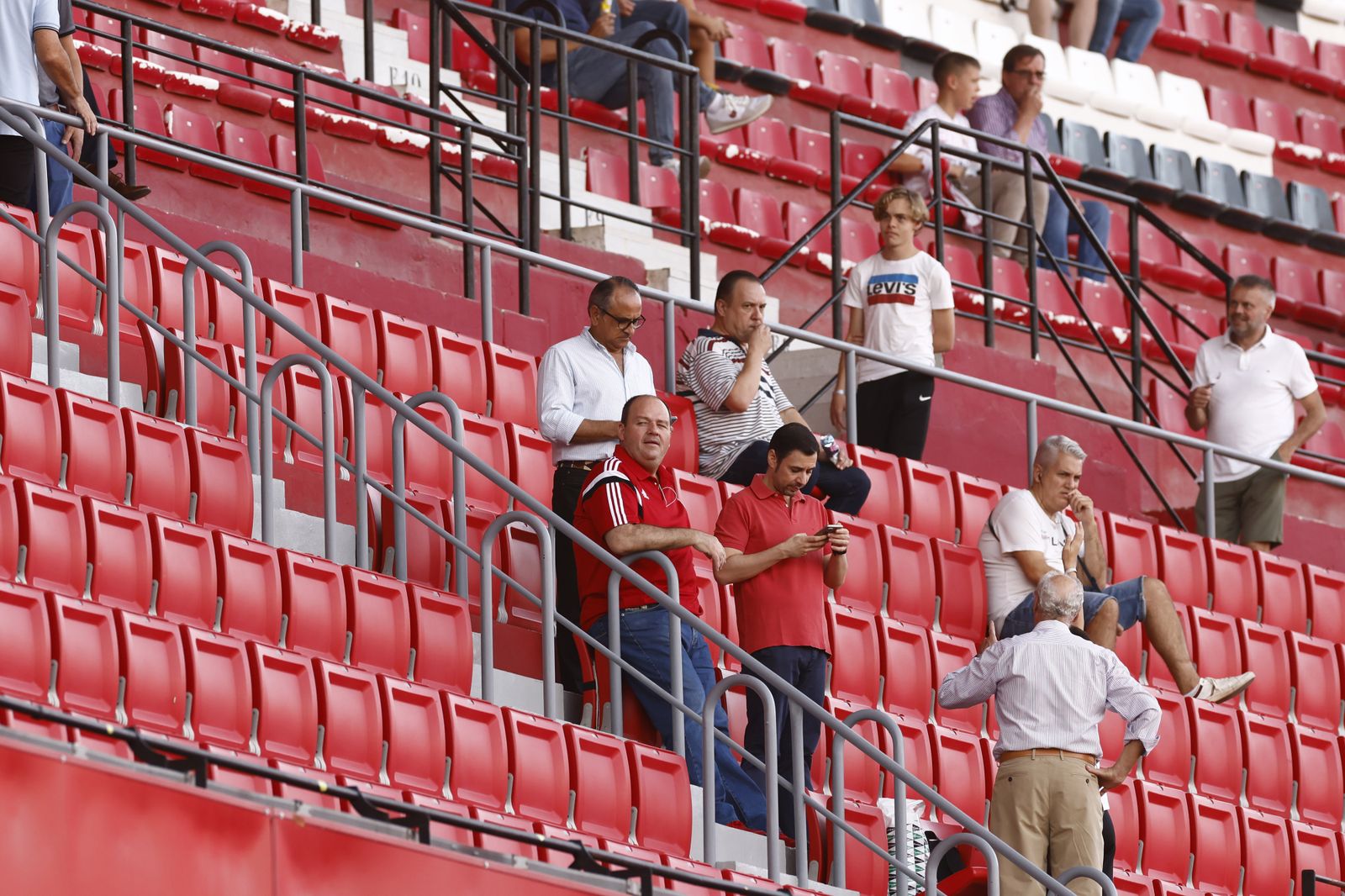 Búscate en las fotos del Sevilla-Valencia