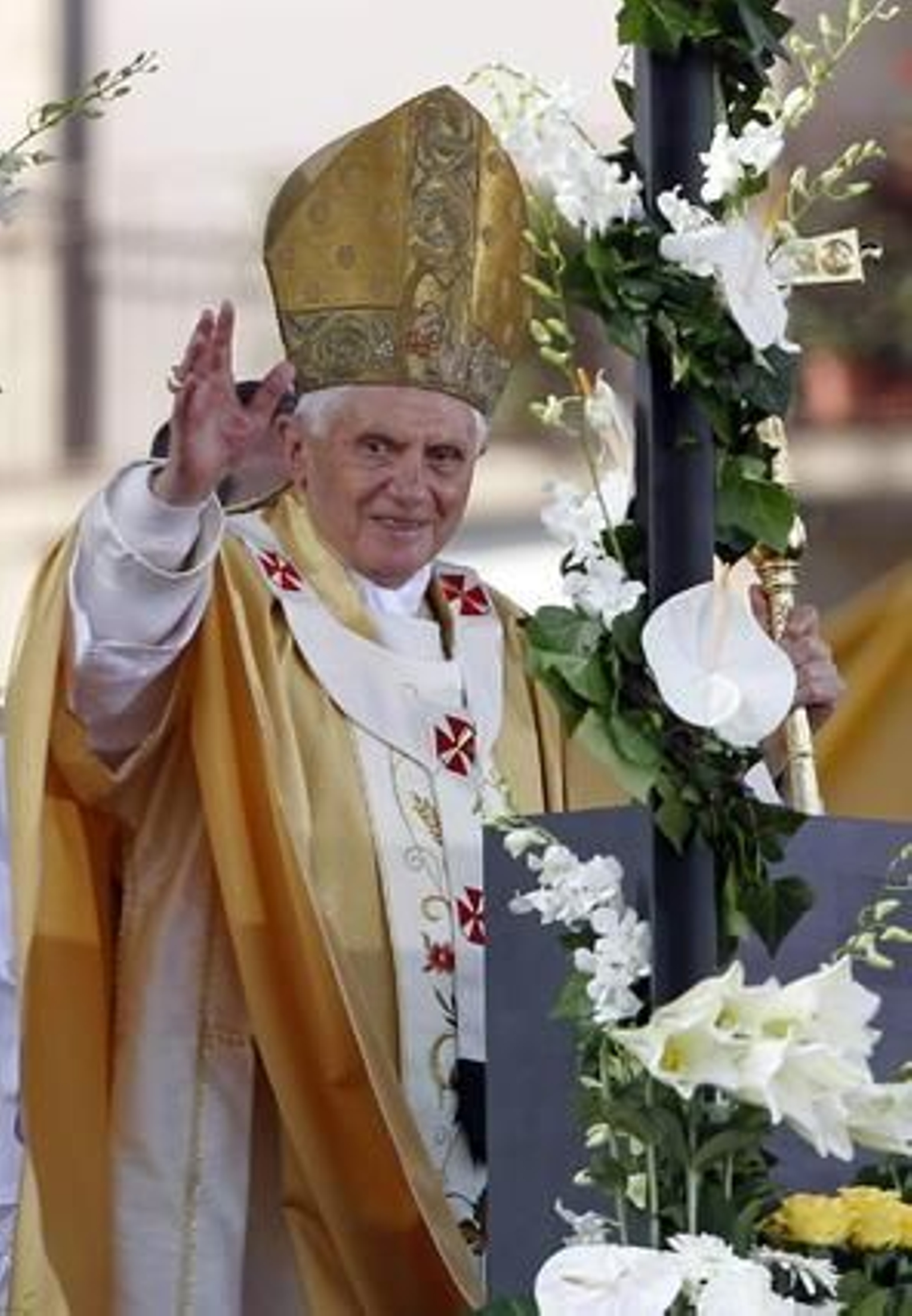 El papa Benedicto XVI bendice la Sagrada Familia de Barcelona y celebra una multitudinaria misa en su interior. 

Foto: EFE