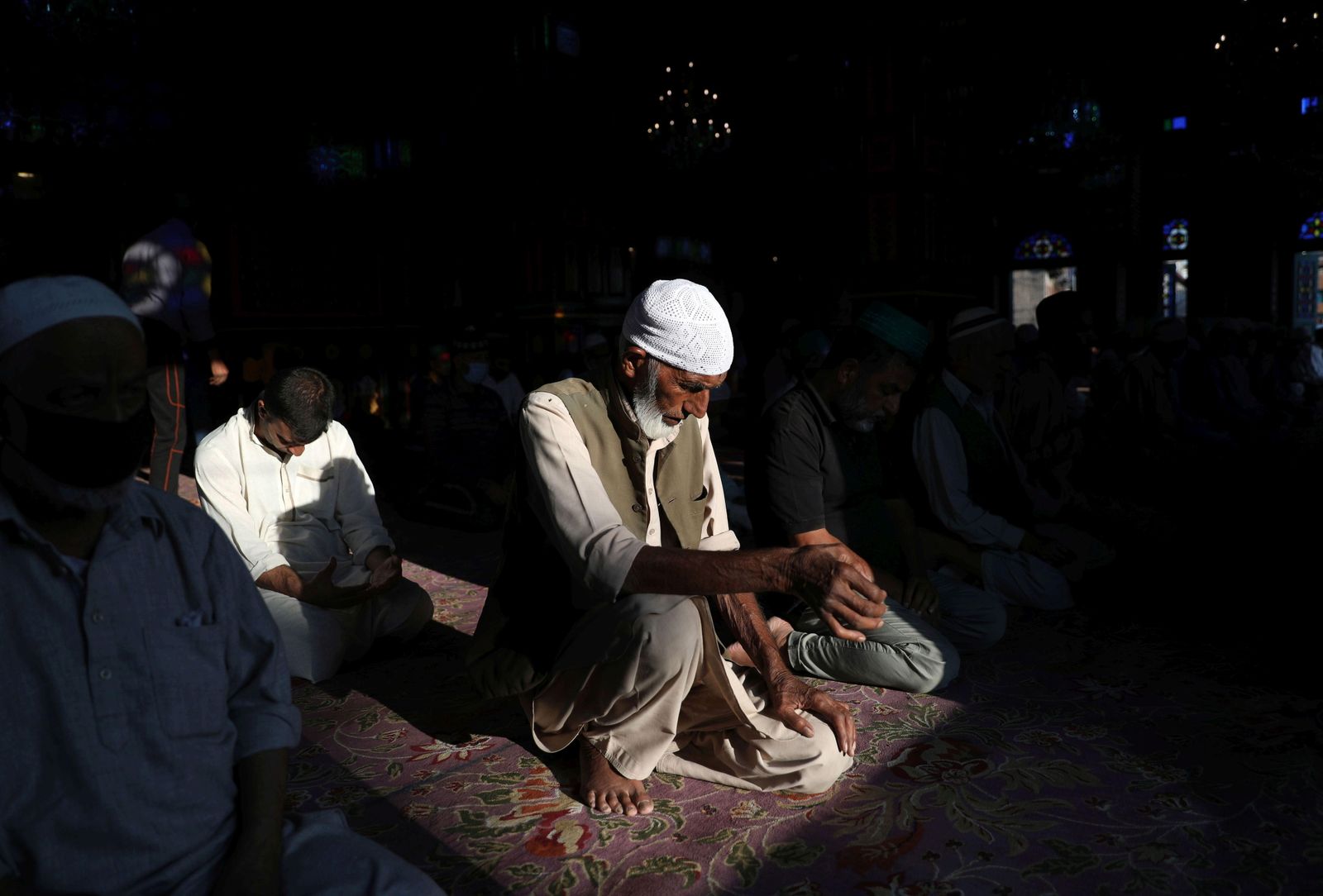 Musulmanes rezan en India.