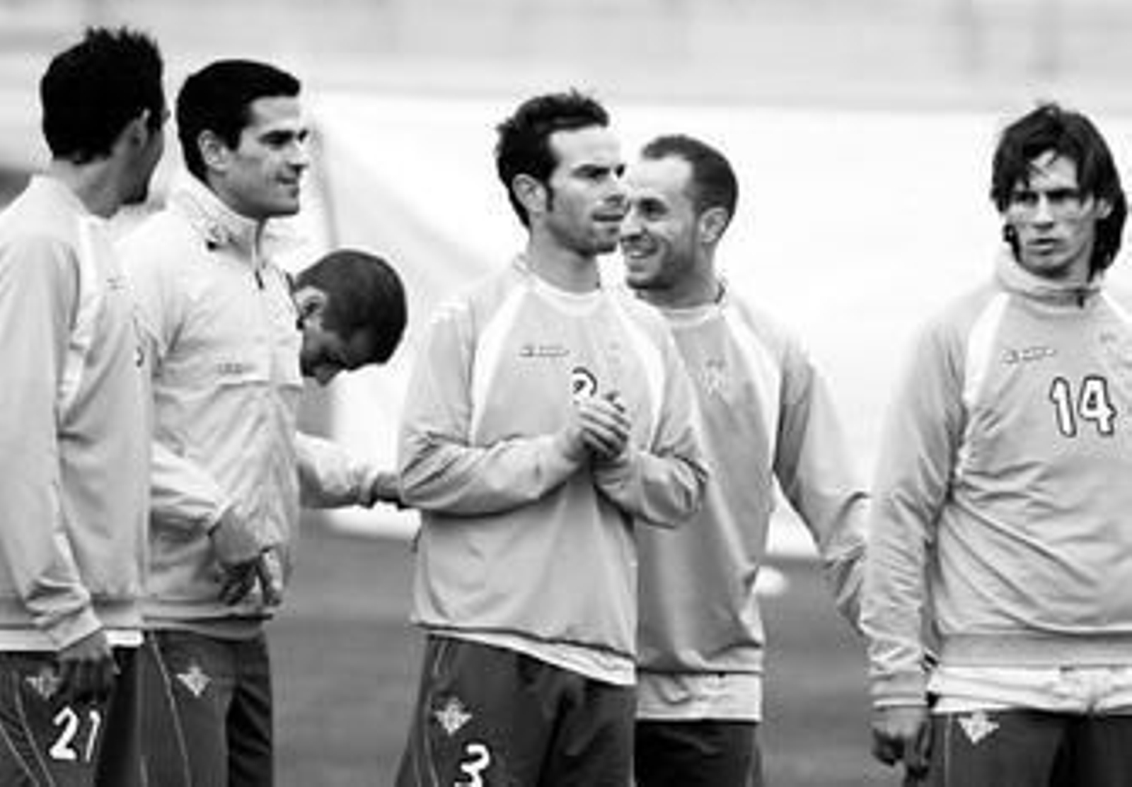 Fernando Vega, junto a Juande, Juanito, Juanlu y Capi.