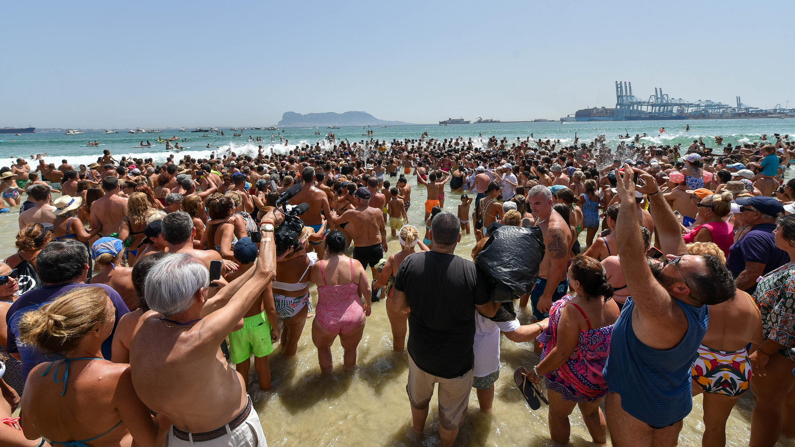 La romería marítima de la Virgen de la Palma en El Rinconcillo, en imágenes