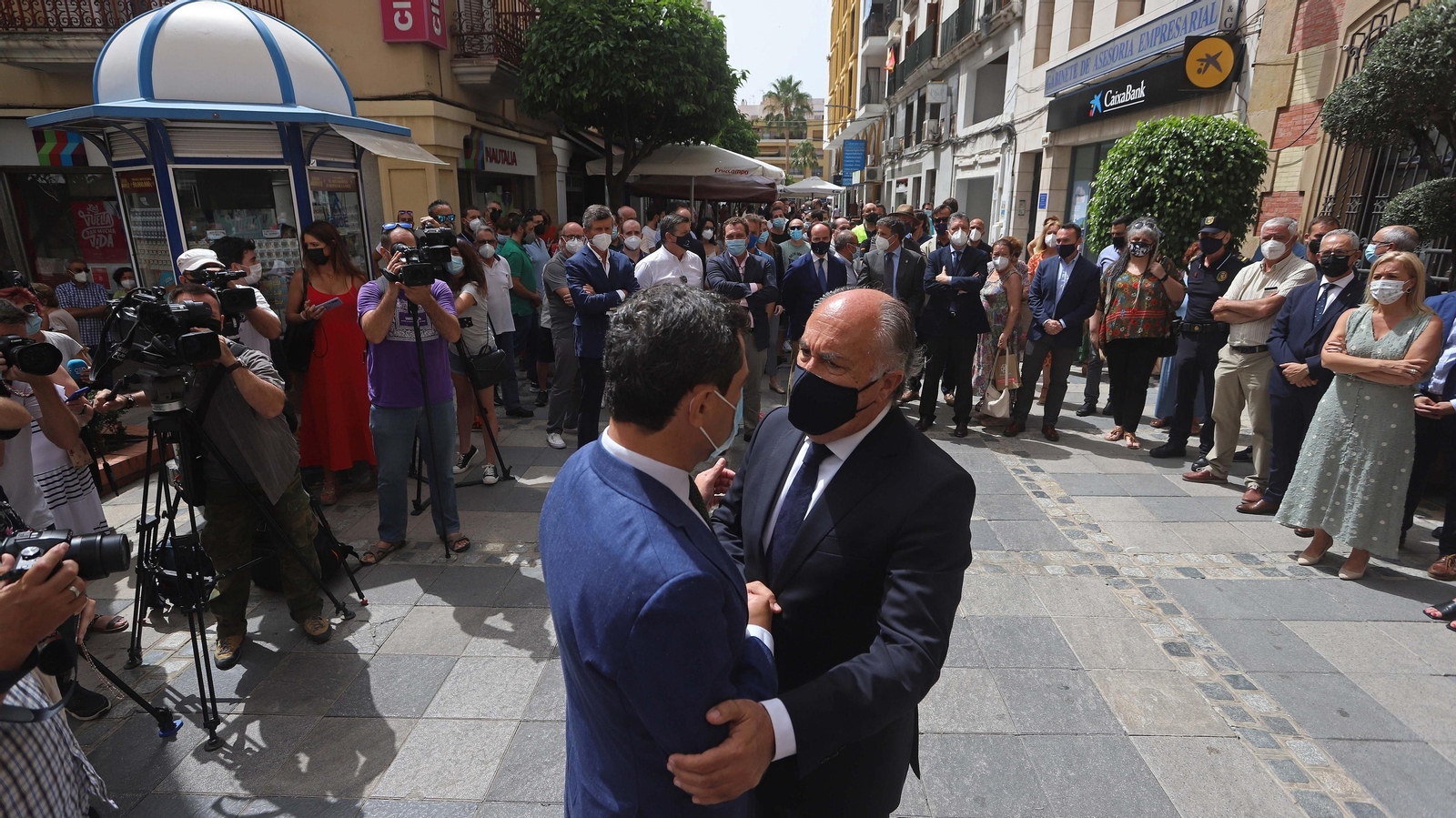 Fotos del minuto de silencio por el agente de Aduanas José Luis Domínguez Iborra en Algeciras