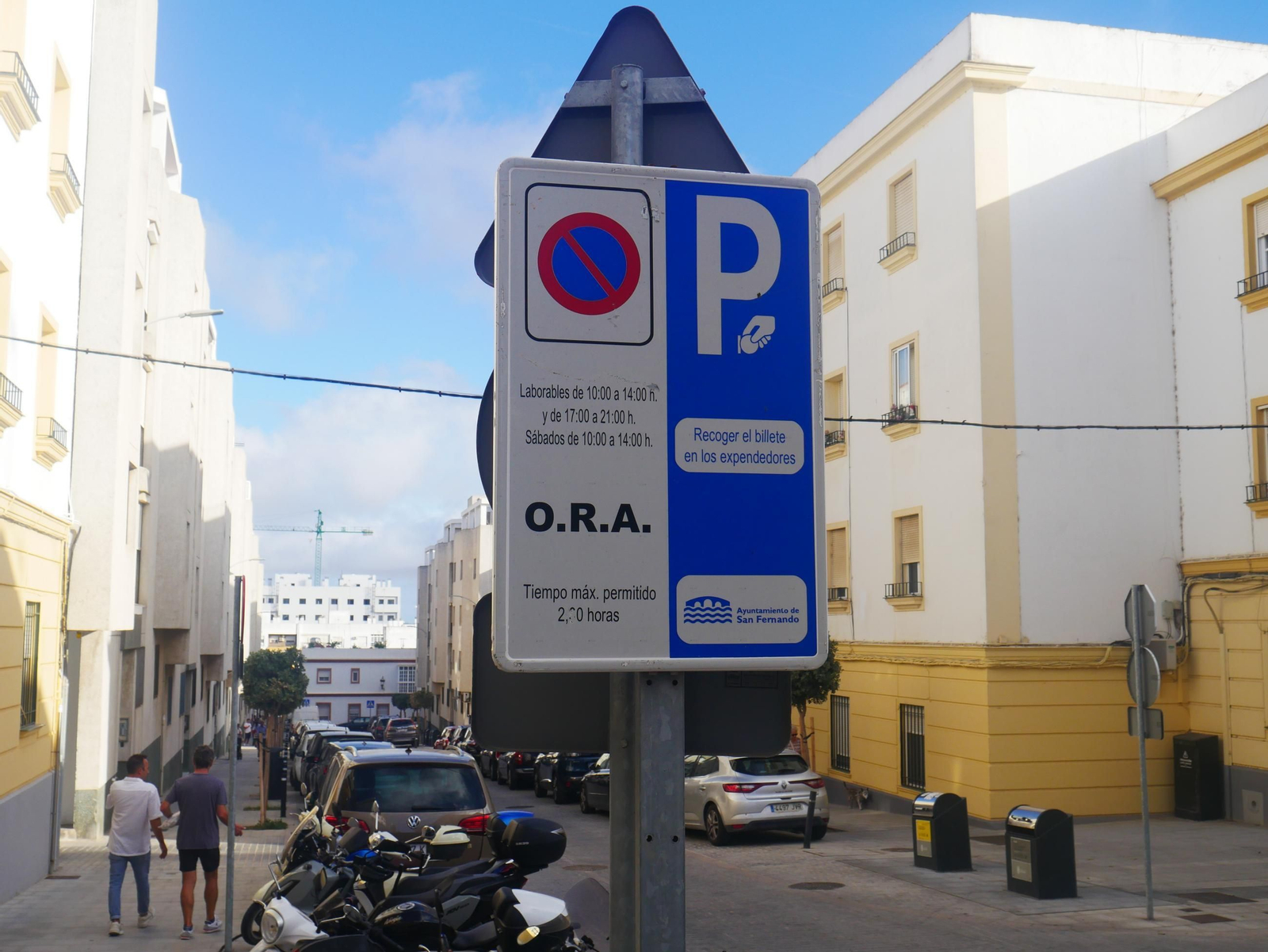 Señalización vertical de la zona azul en el casco histórico de San Fernando
