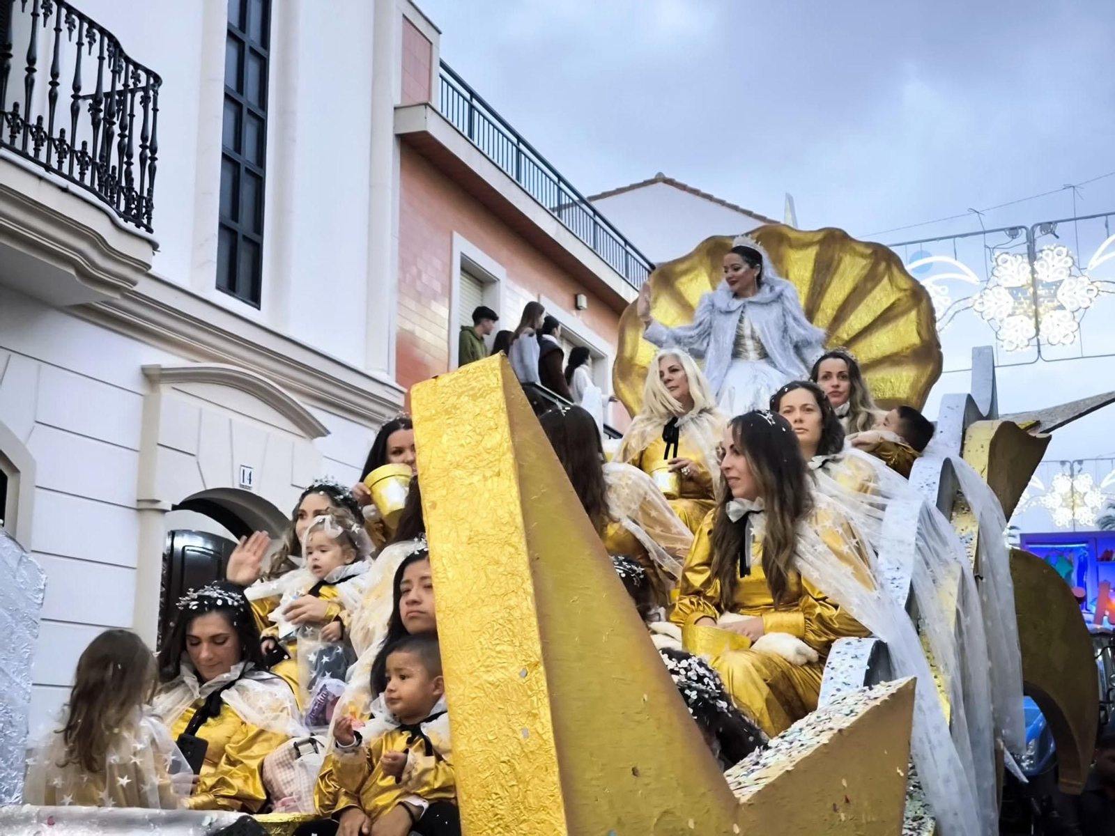 Once carrozas han integrado la comitiva real lepera