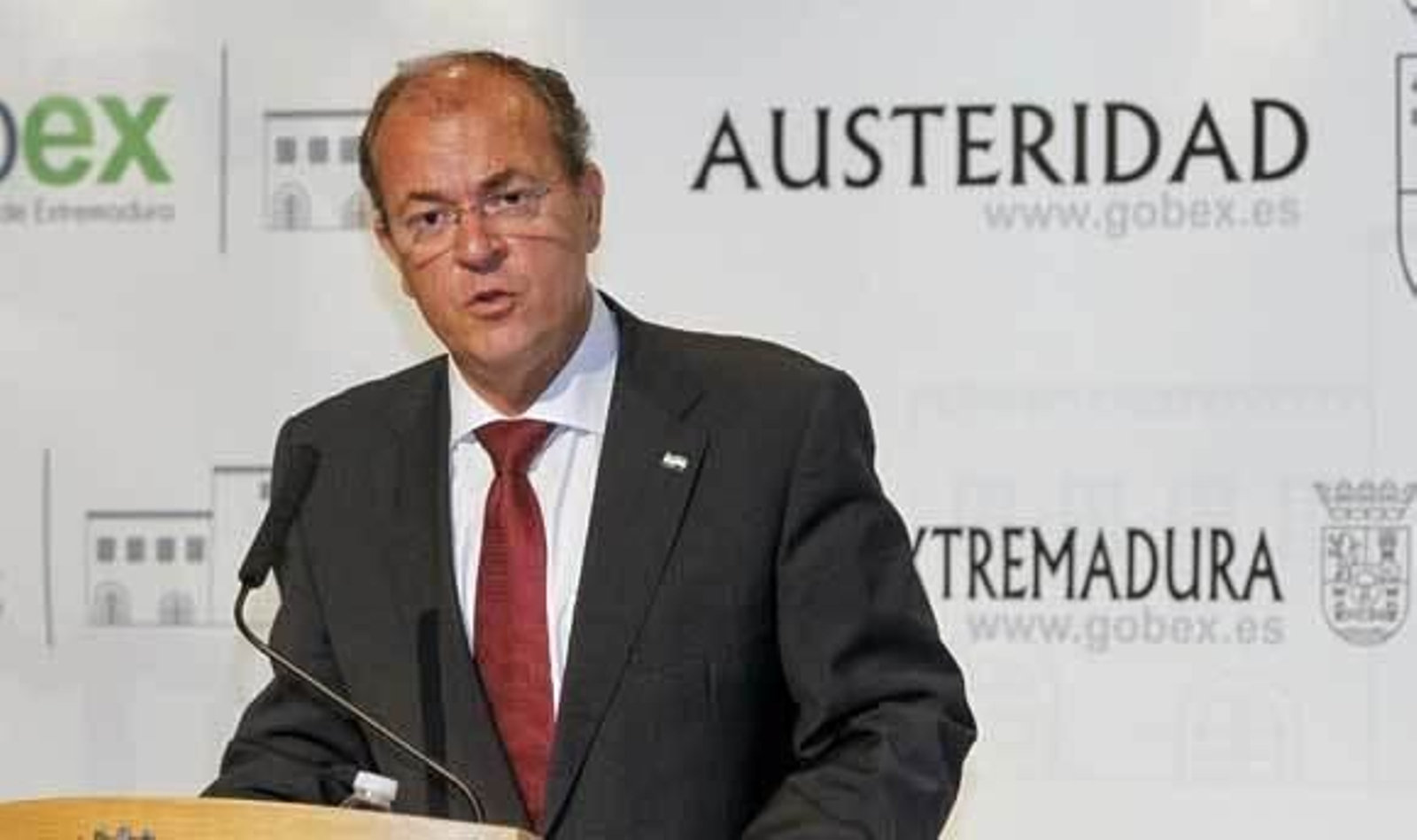 Monago asegura que ha pagado de su bolsillo los viajes privados a Canarias Monago asegura que ha pagado de su bolsillo los viajes privados a Canarias