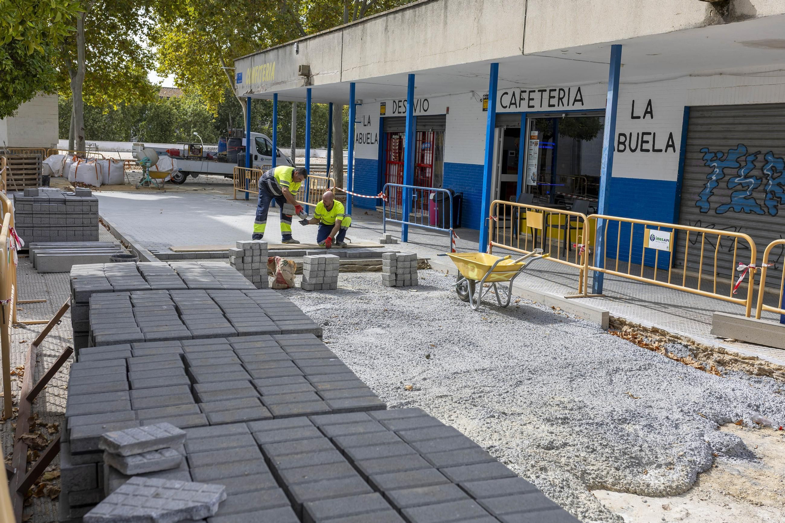 Obras en Huelva capital, en un acerado.