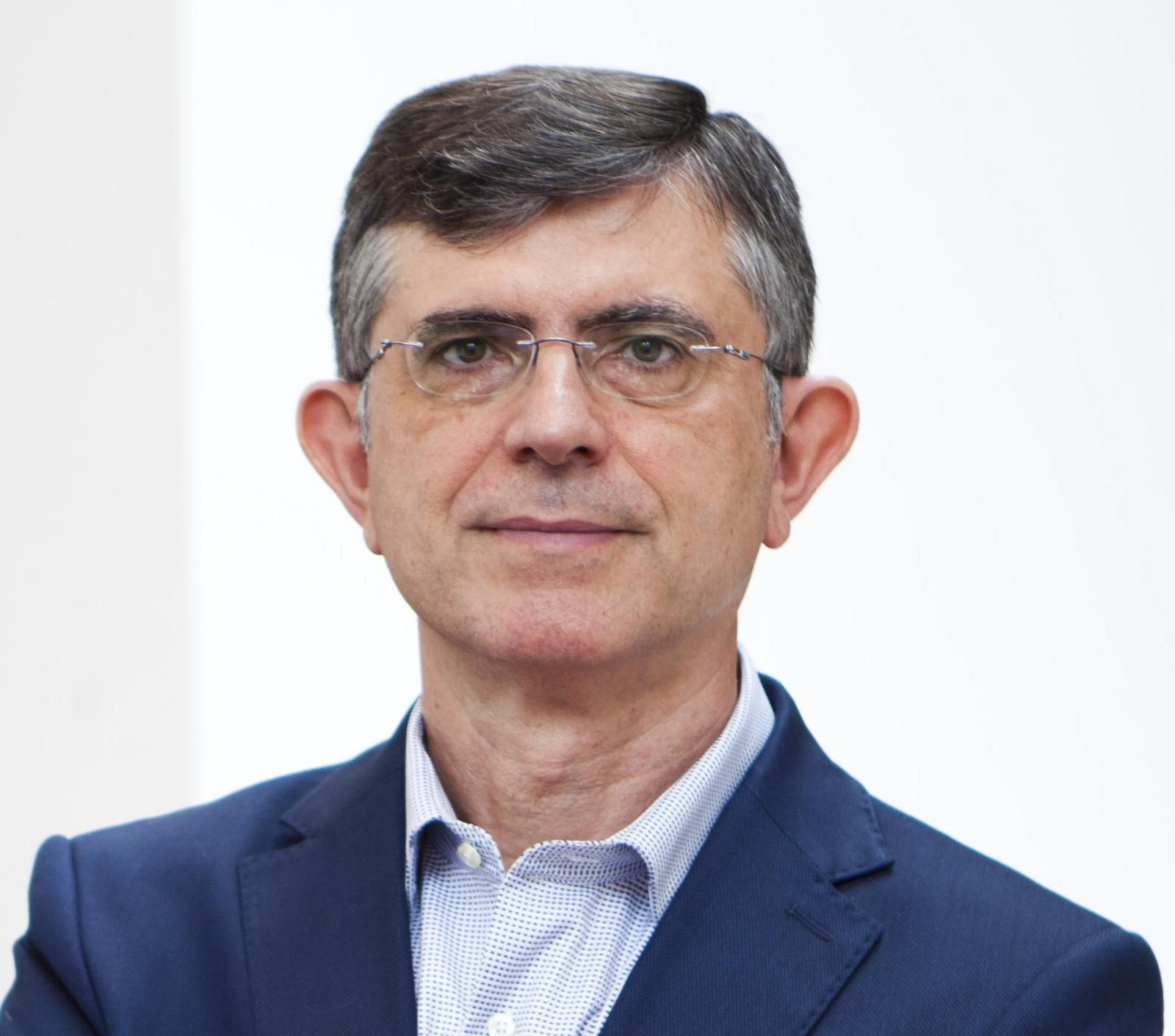 Luis Navarro ofrece en su libro las claves con las que trabajar la ansiedad para controlar la alimentación.