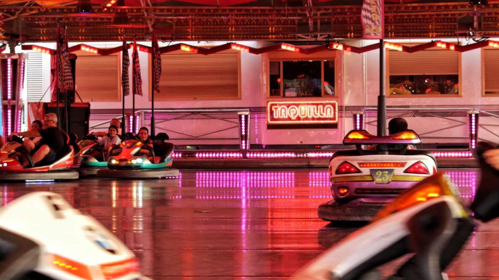 Pista de los coches de choque.