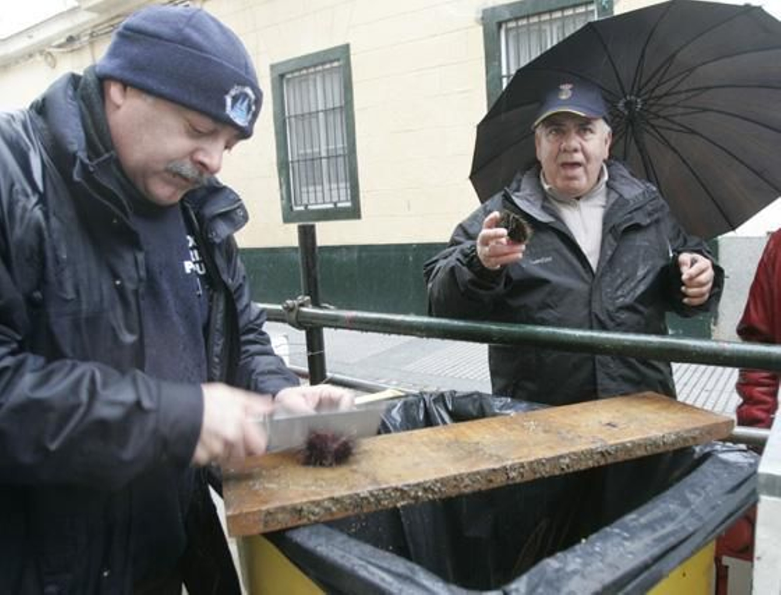 Las precipitaciones provocaron una baja afluencia de personas a la cita precarnavalera y la suspension de las actuaciones previstas. 

Foto: Jesus Marin