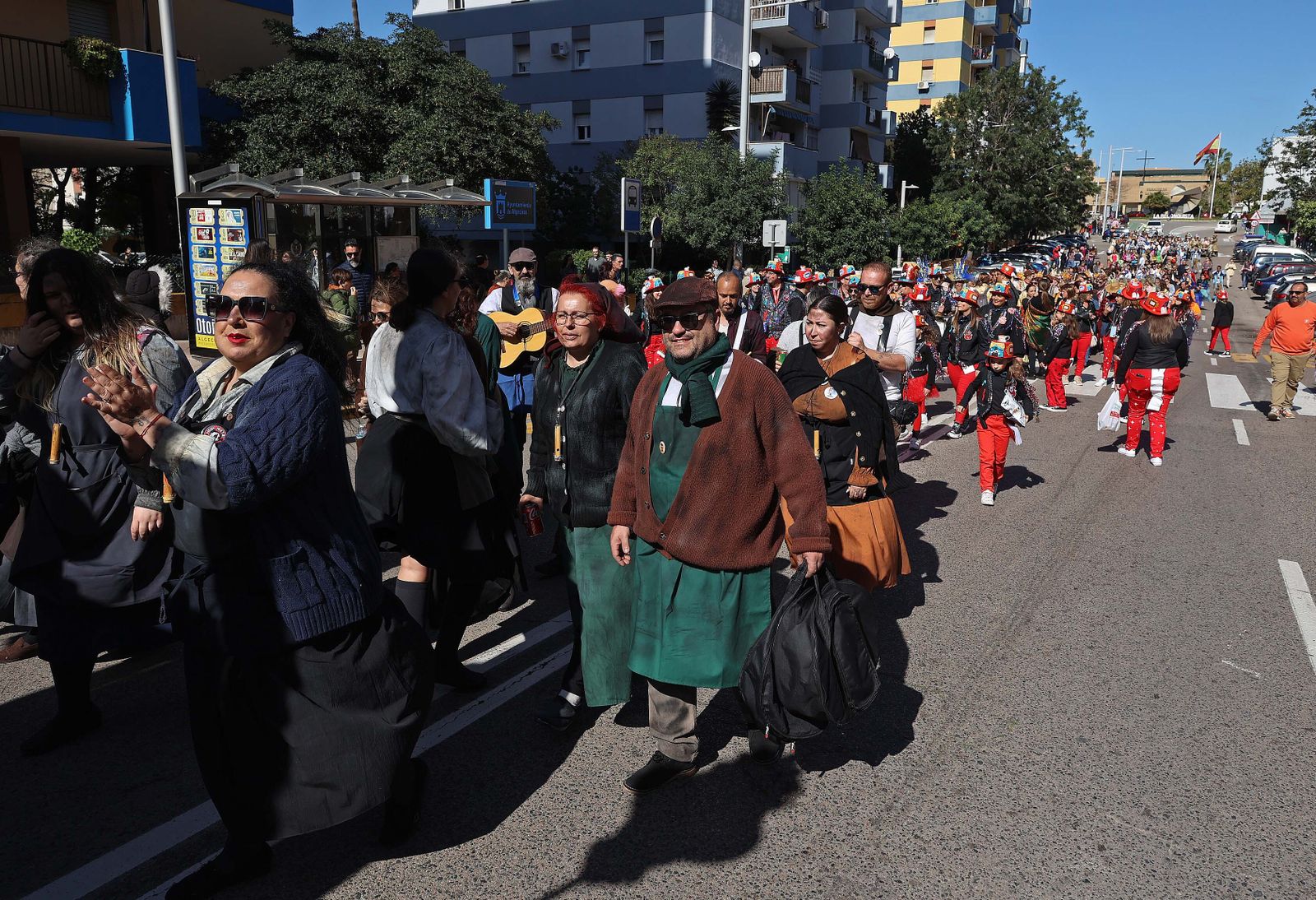 La cabalgata de agrupaciones del Carnaval de Algeciras, en imágenes