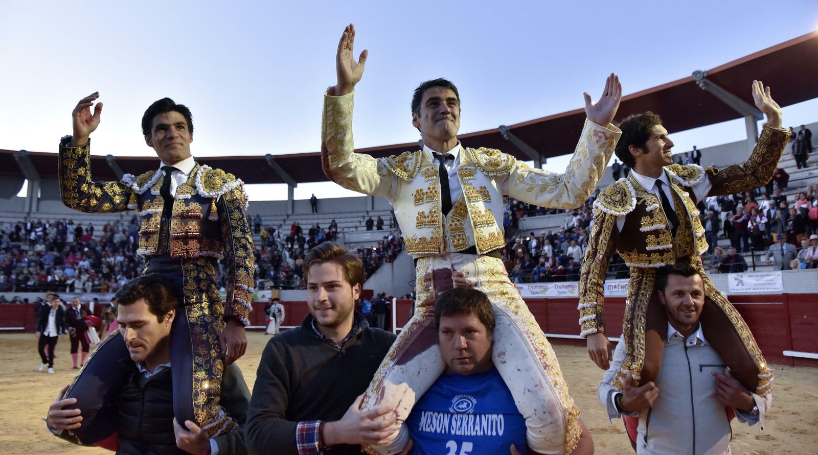 Las imágenes de la corrida en Morón con la reaparición de Jesulín de Ubrique