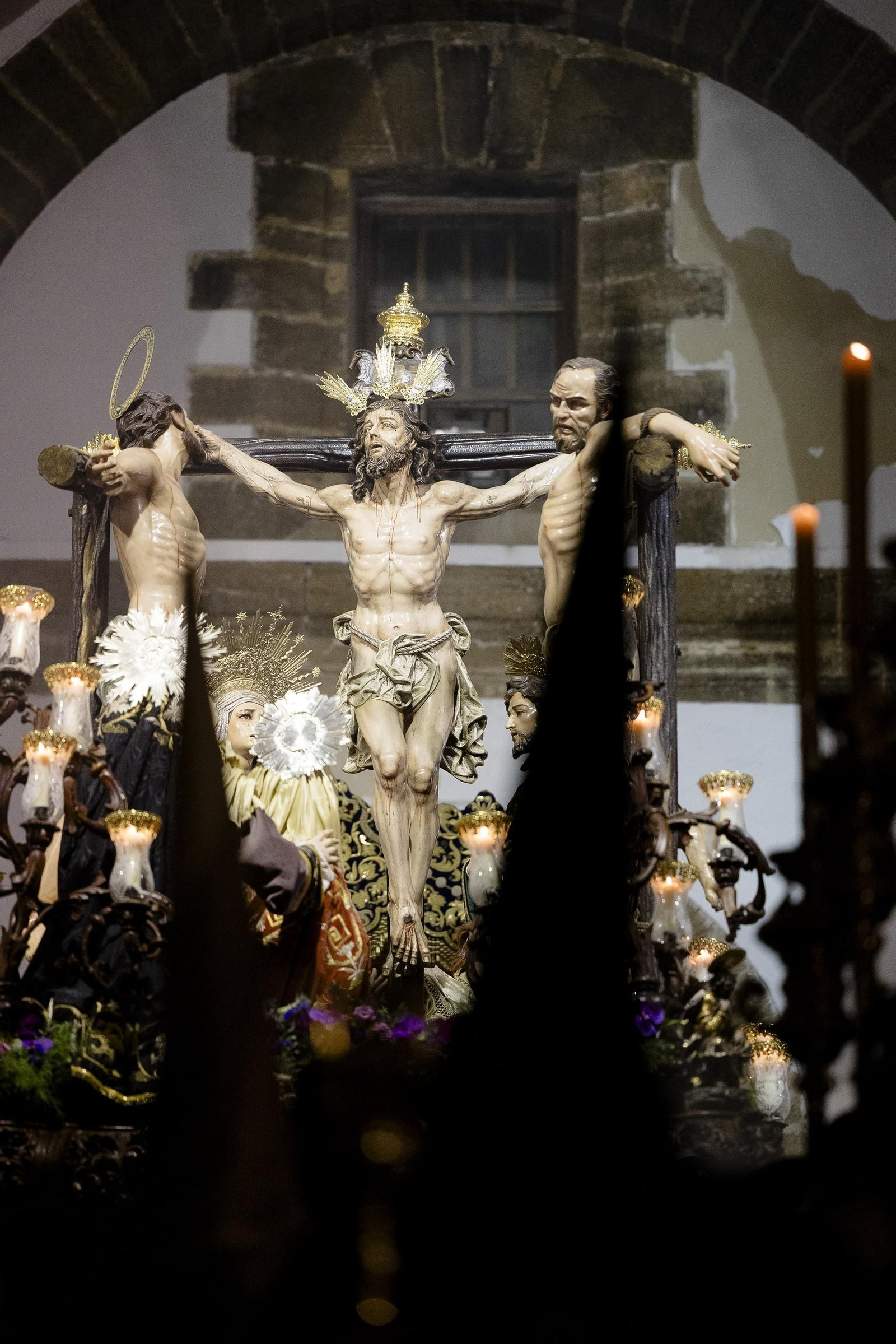 Imágenes de la salida del Perdón en la Semana Santa de Cádiz 2025