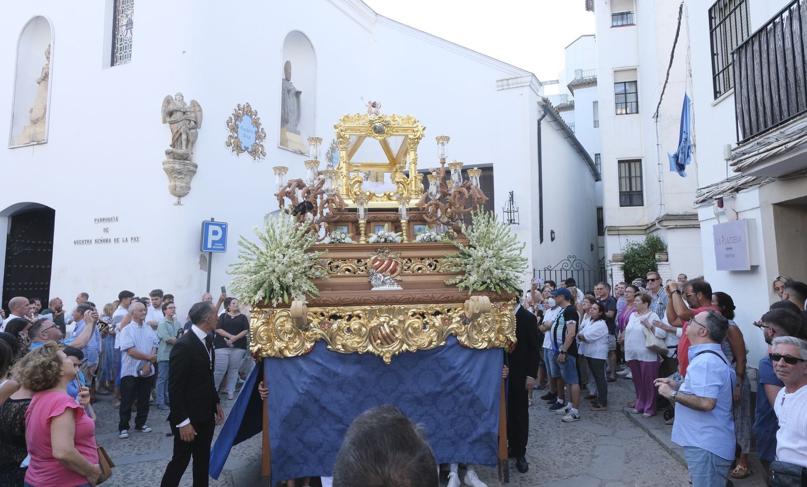 La procesión de la Virgen de Acá por las calles de Córdoba, en imágenes