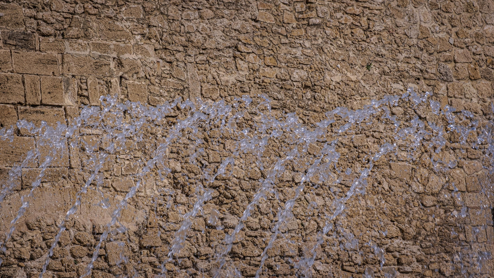 Estado del lienzo de muralla de las Puertas de Tierra de Cádiz.