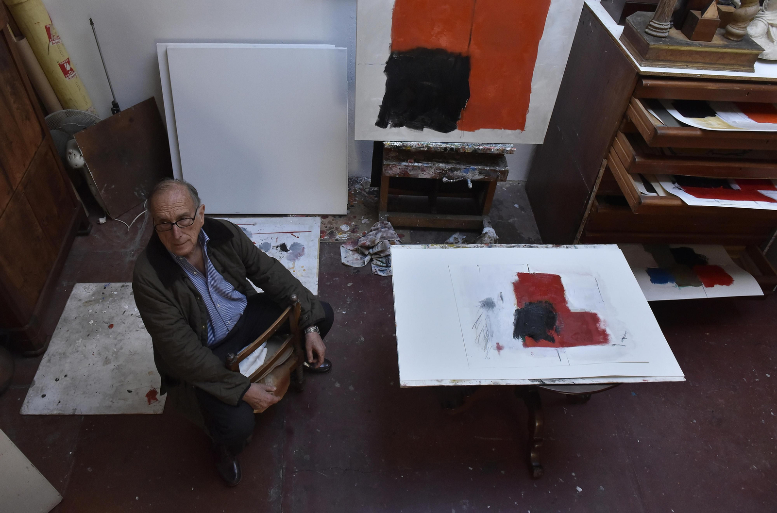 En el estudio de Manuel Salinas. In memoriam