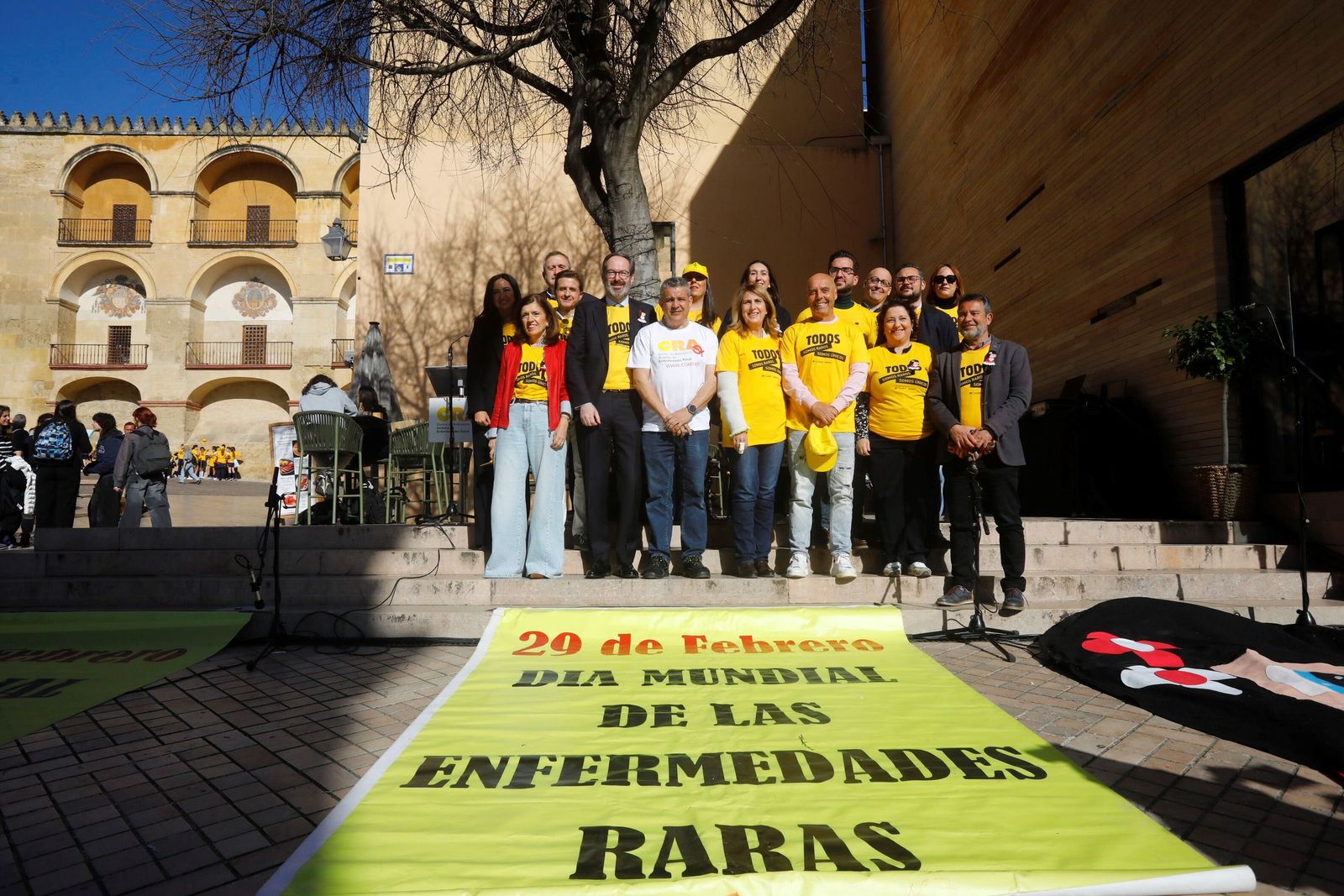 Las mejores imágenes del abrazo a la Mezquita-Catedral por las enfermedades raras